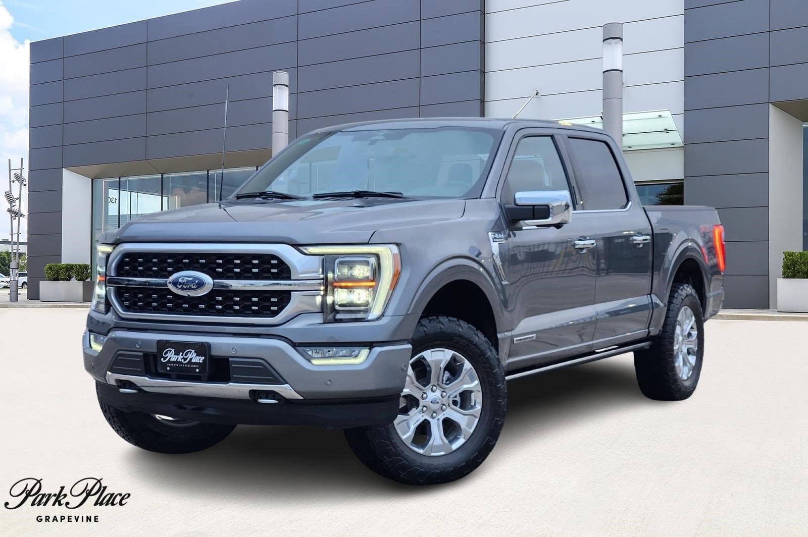 2023 Ford F-150 Platinum's photo