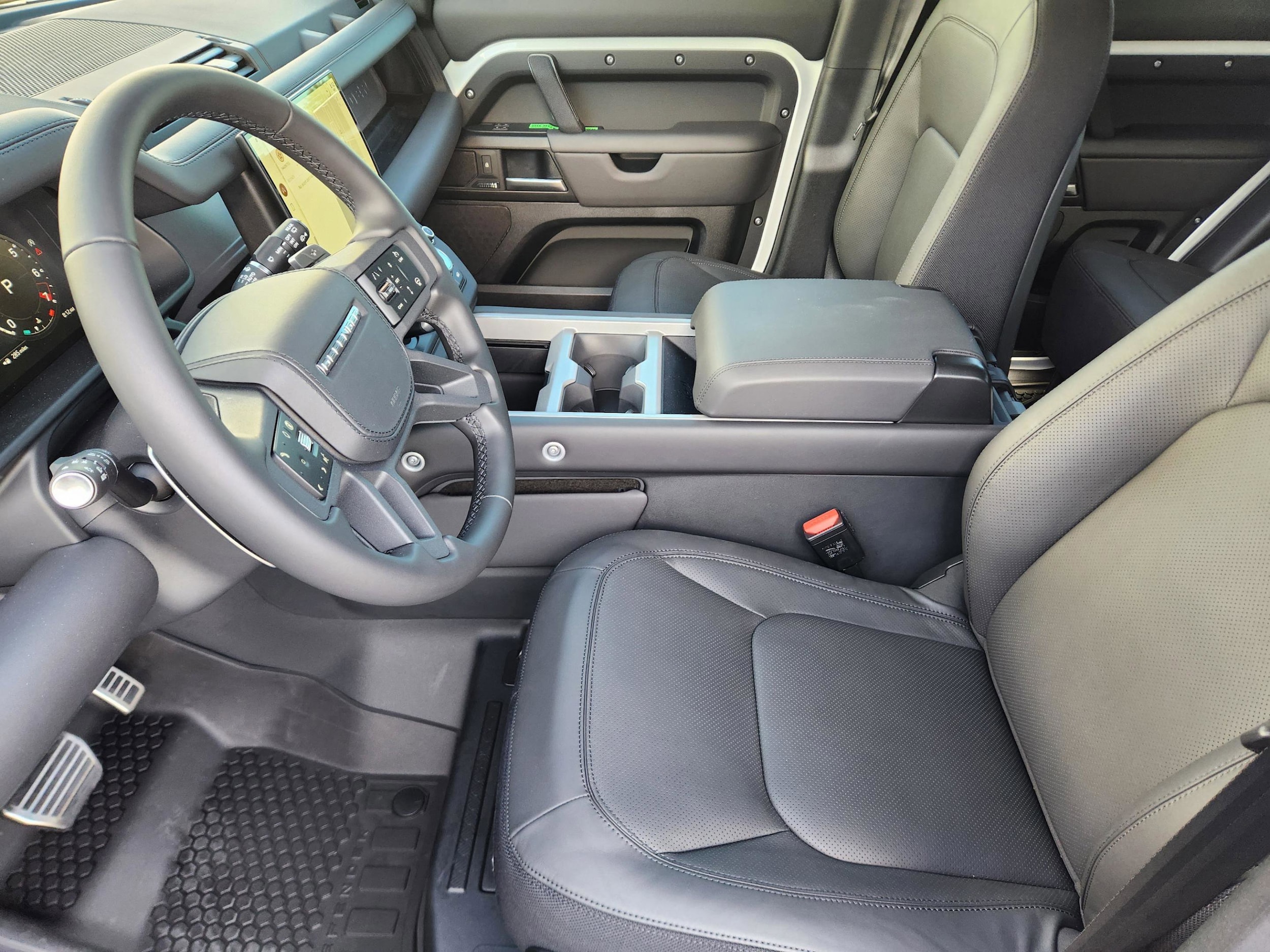 2025 Land Rover Defender V8 - Photo 8