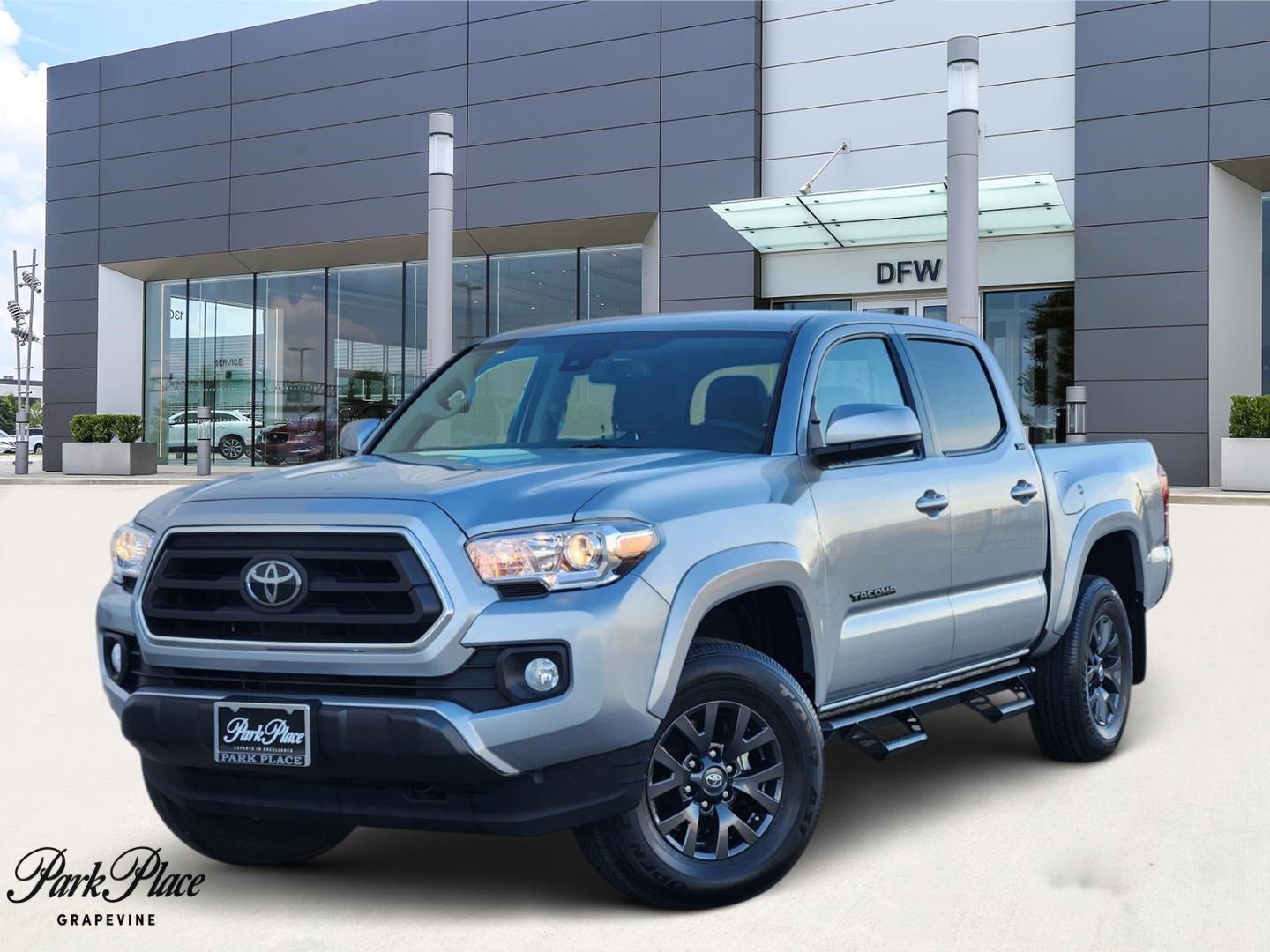 2022 Toyota Tacoma SR5's photo