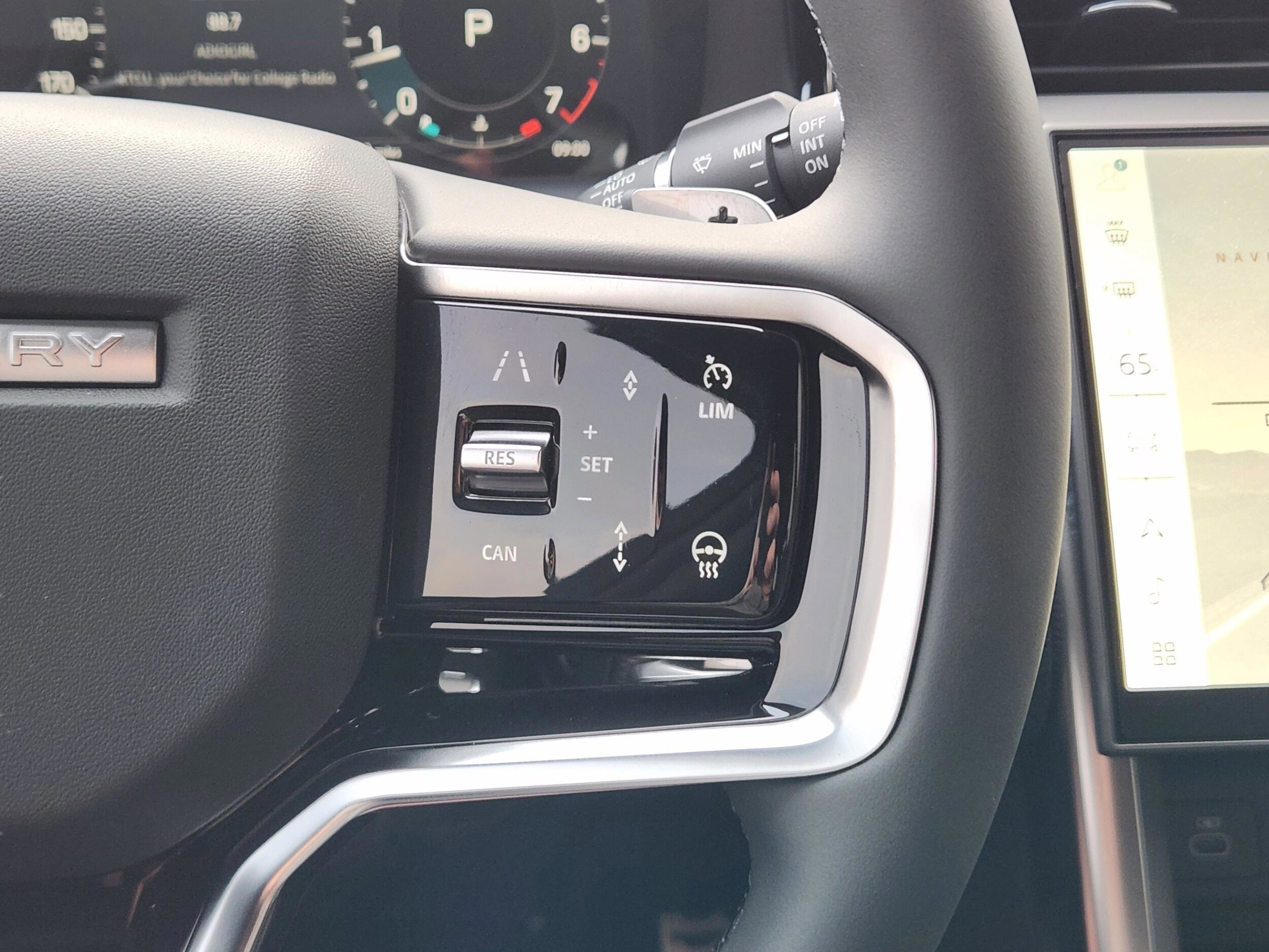 2025 Land Rover Discovery Sport Dynamic SE - Photo 23