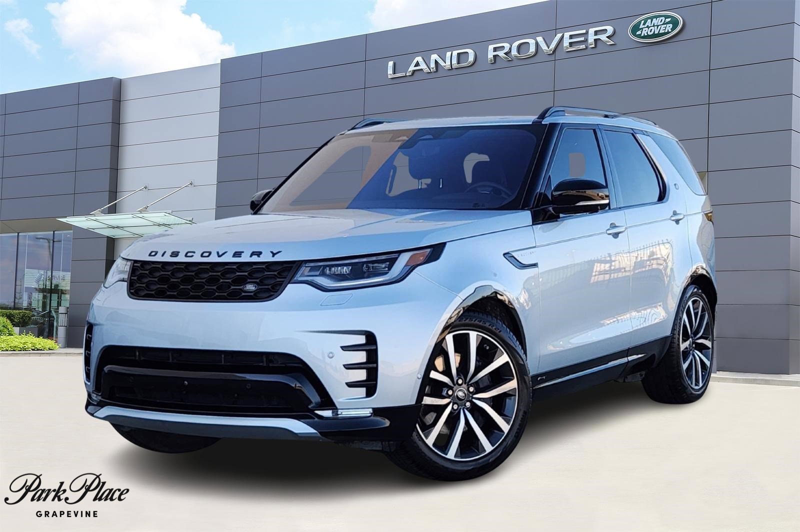 2021 Land Rover Discovery S R Dynamic's photo