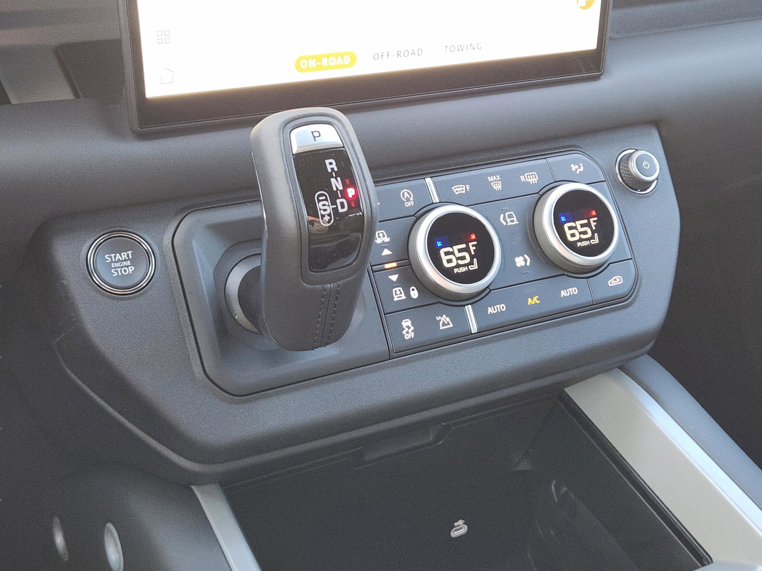 2025 Land Rover Defender V8 - Photo 14