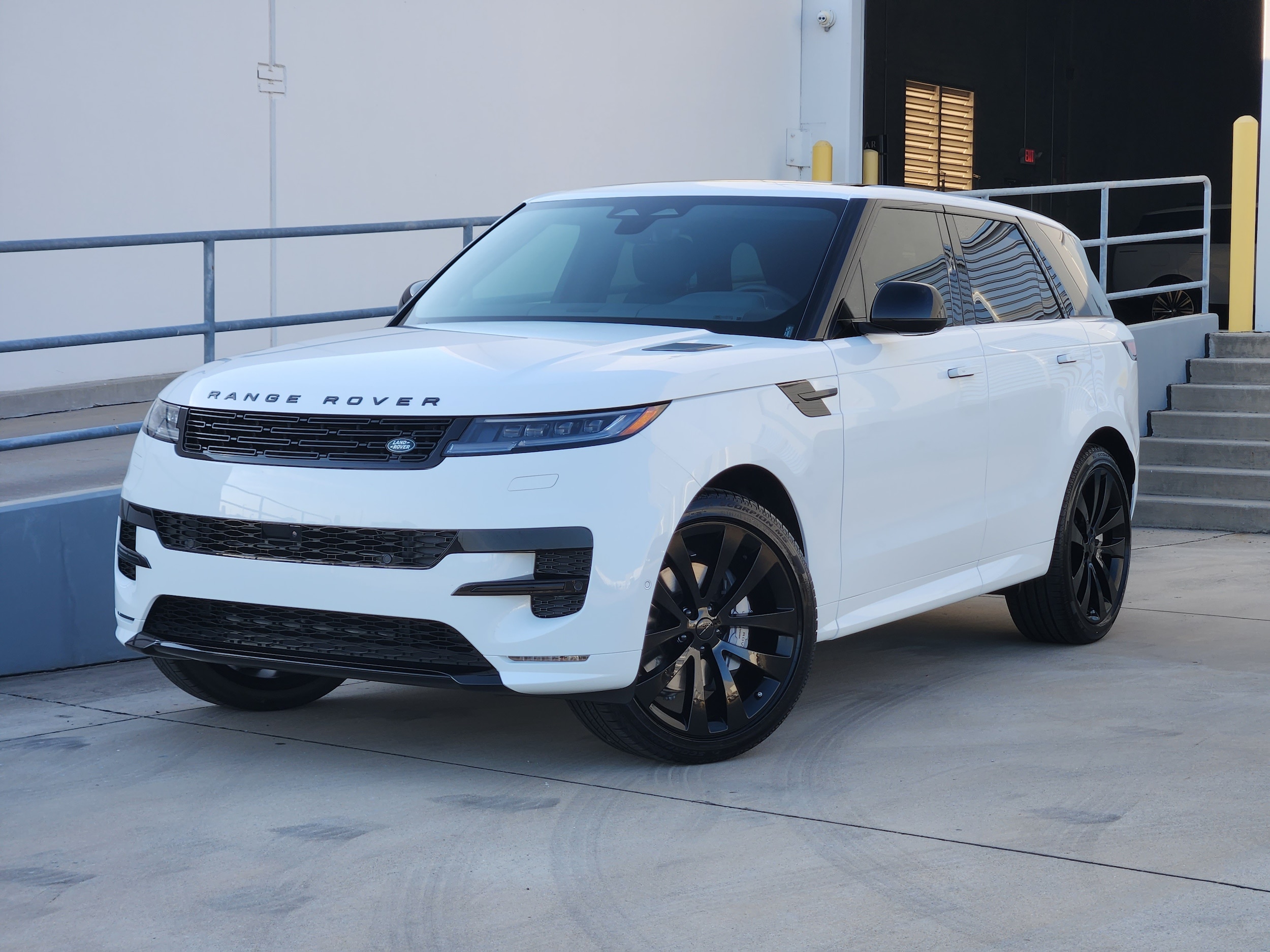 New 2026 Land Rover Range Rover Sport Dynamic SE