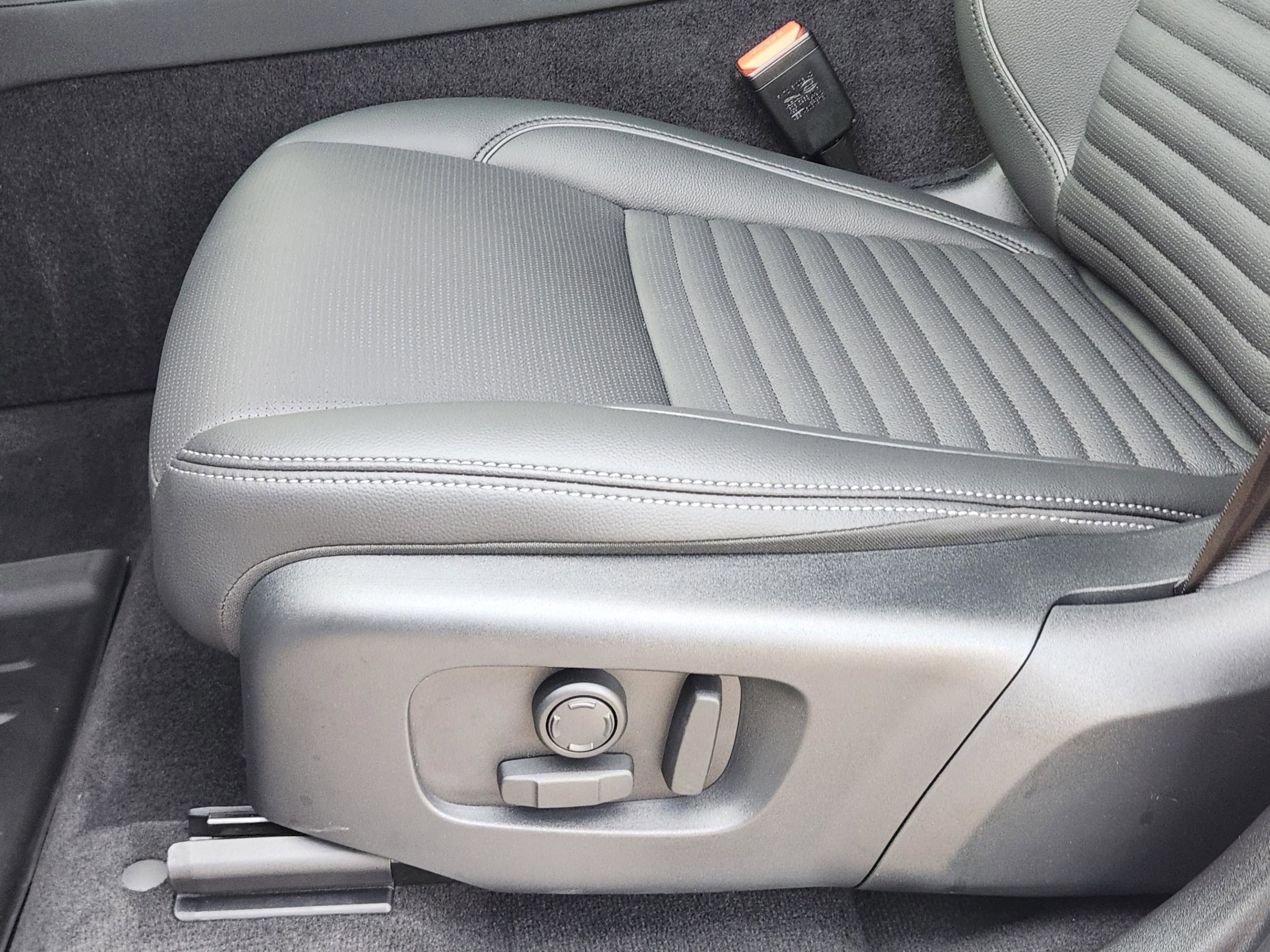 2025 Land Rover Discovery Sport Dynamic SE - Photo 18
