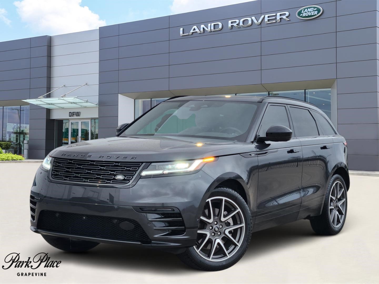 2026 Land Rover Range Rover Velar Dynamic SE