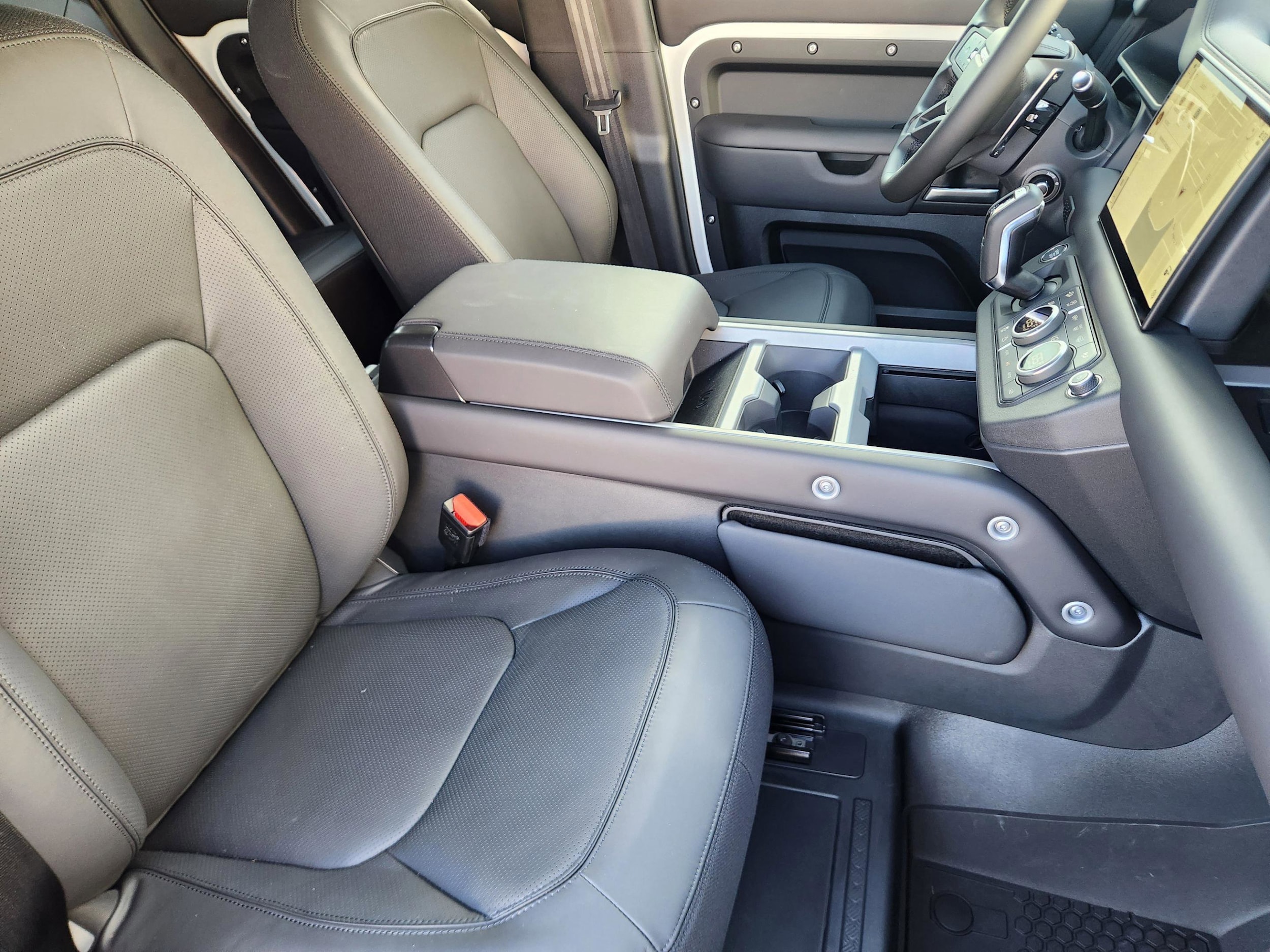 2025 Land Rover Defender V8 - Photo 9