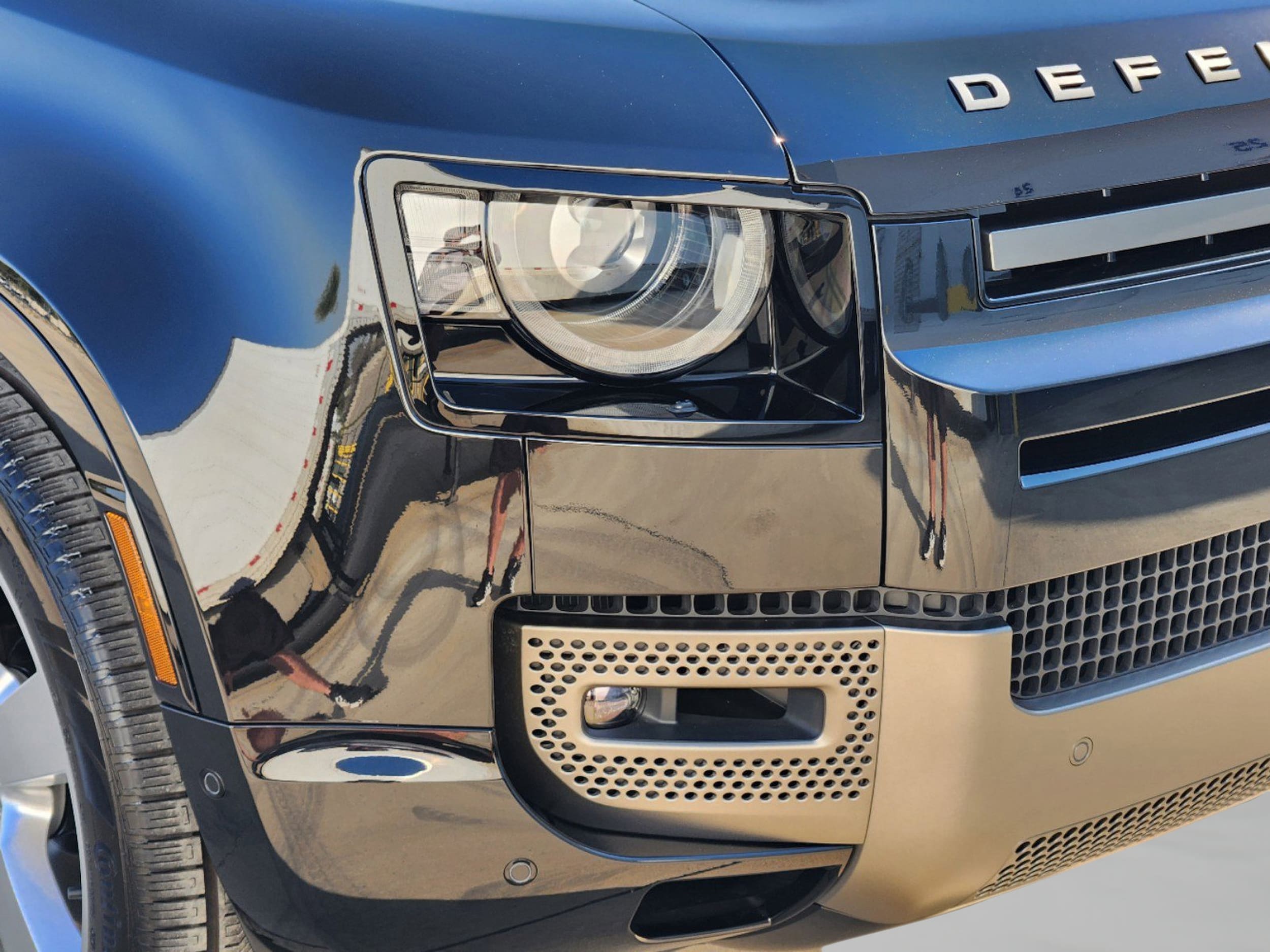 2025 Land Rover Defender X-Dynamic SE - Photo 27