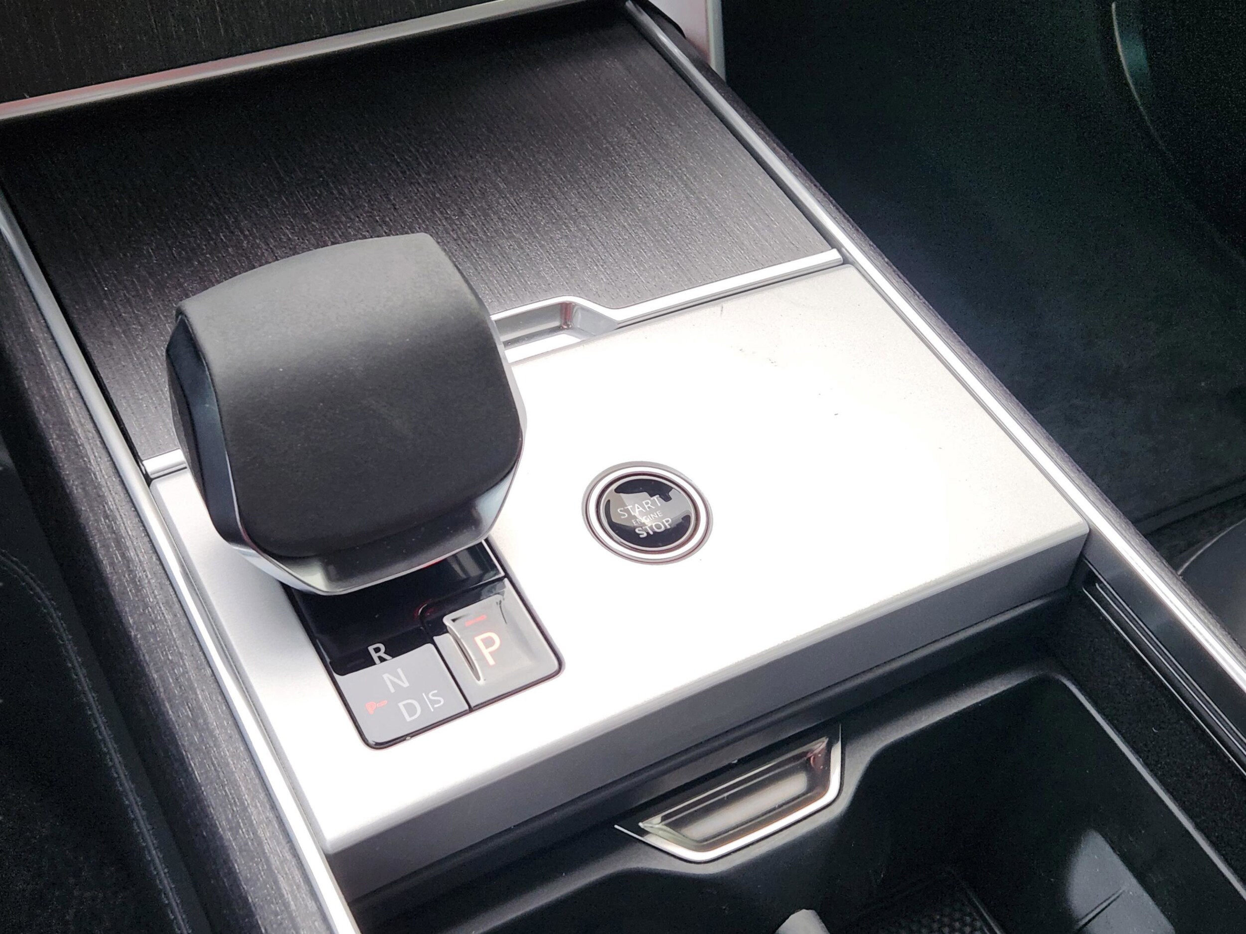 2025 Land Rover Range Rover SE - Photo 15