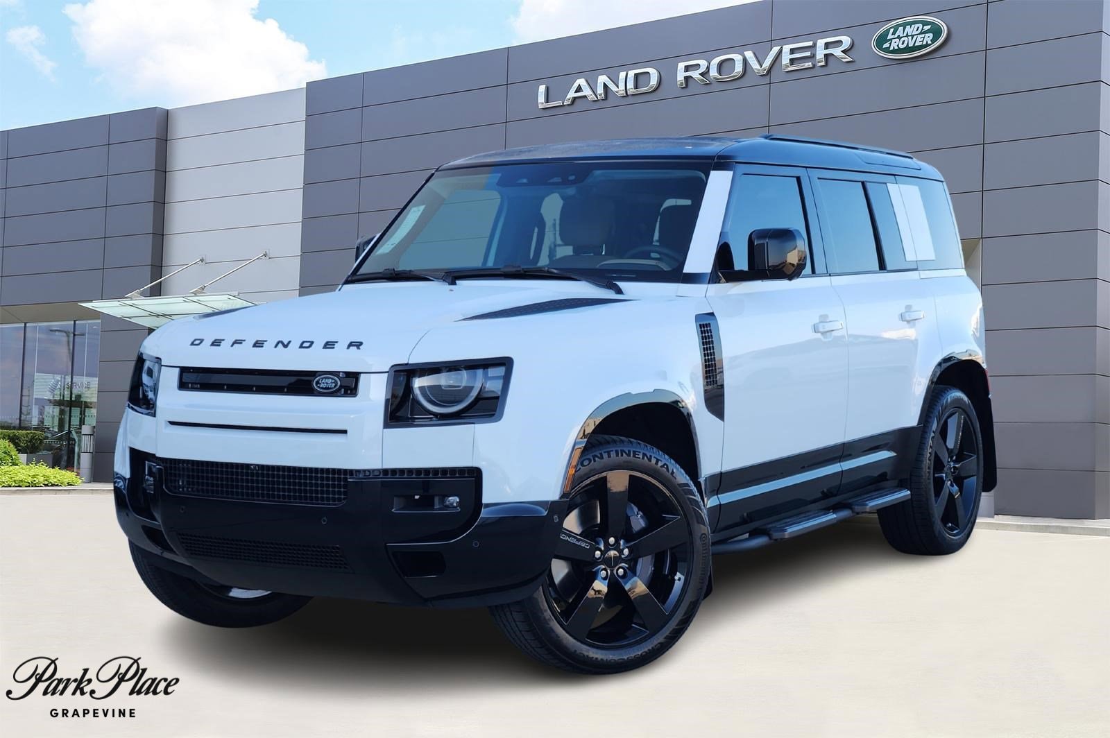 2026 Land Rover Defender X-Dynamic SE's photo