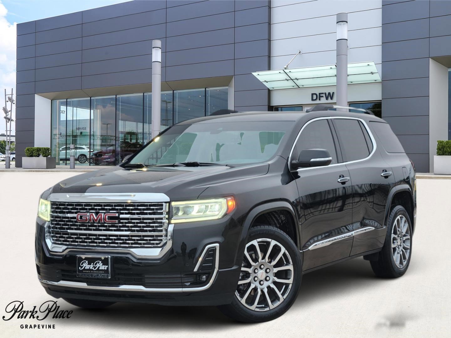 2023 GMC Acadia Denali's photo