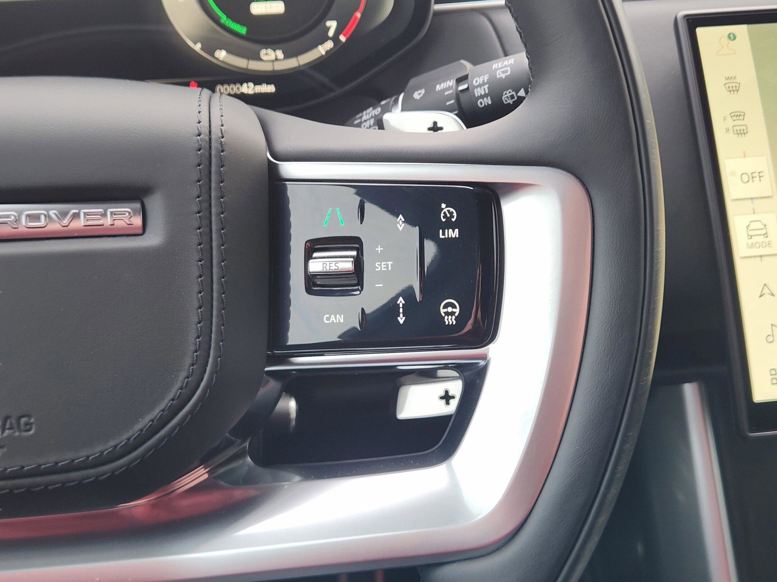2025 Land Rover Range Rover SE - Photo 24