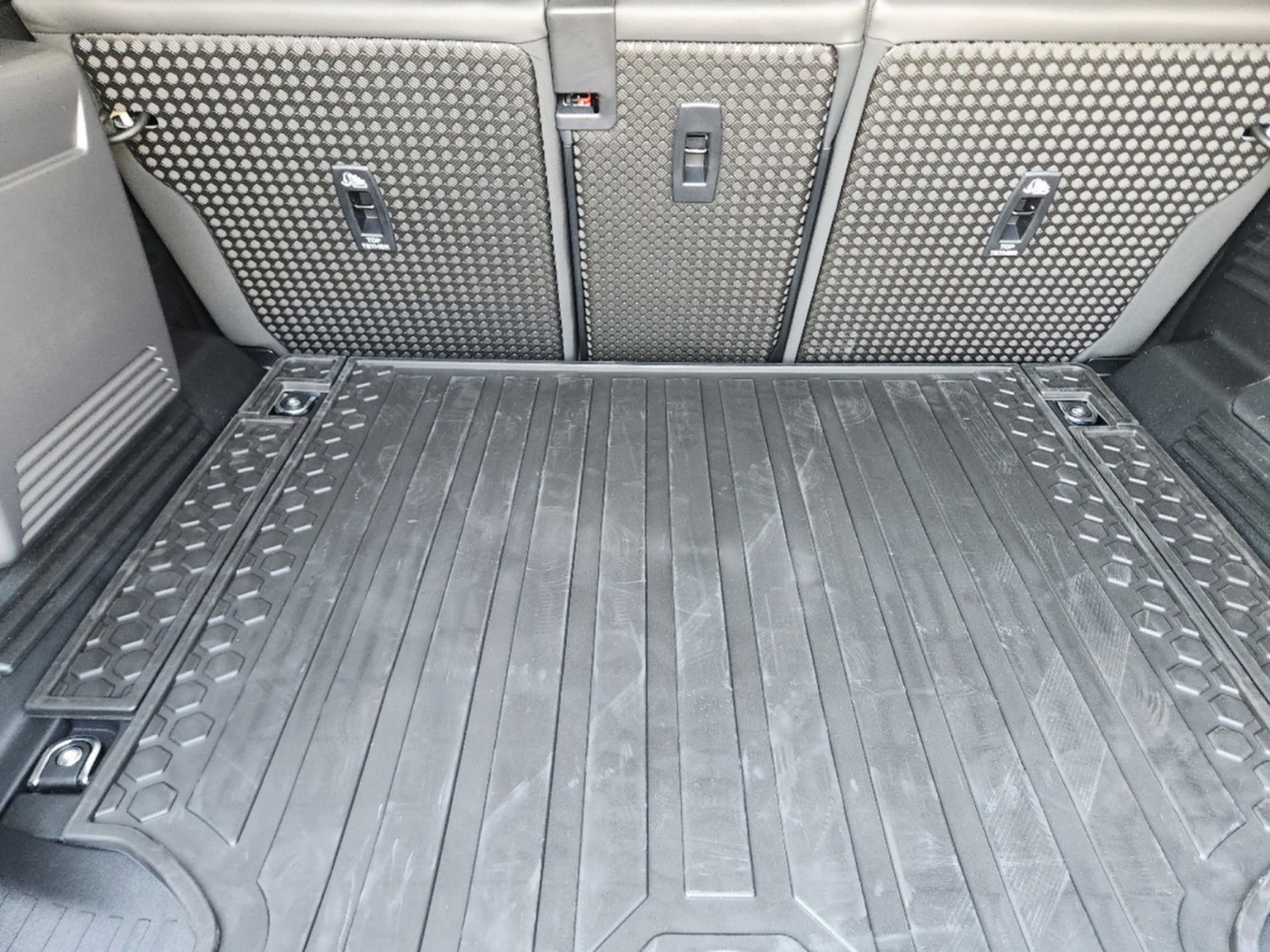 2025 Land Rover Defender X-Dynamic SE - Photo 30