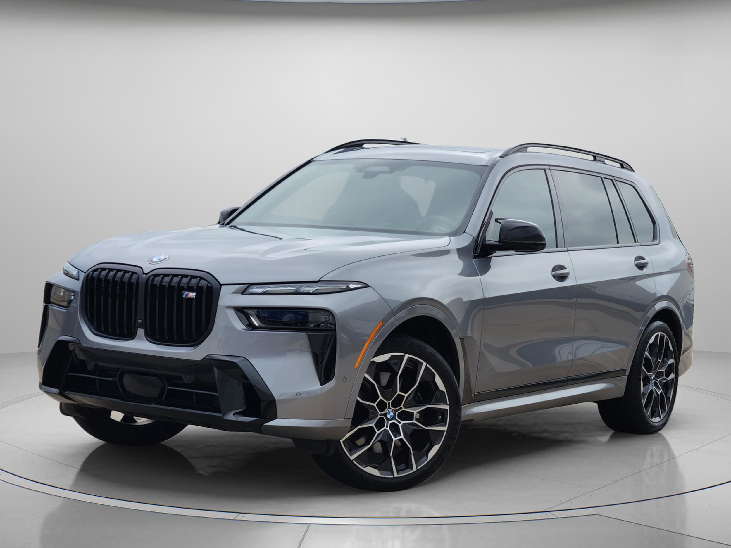 2025 BMW X7 M60i's photo