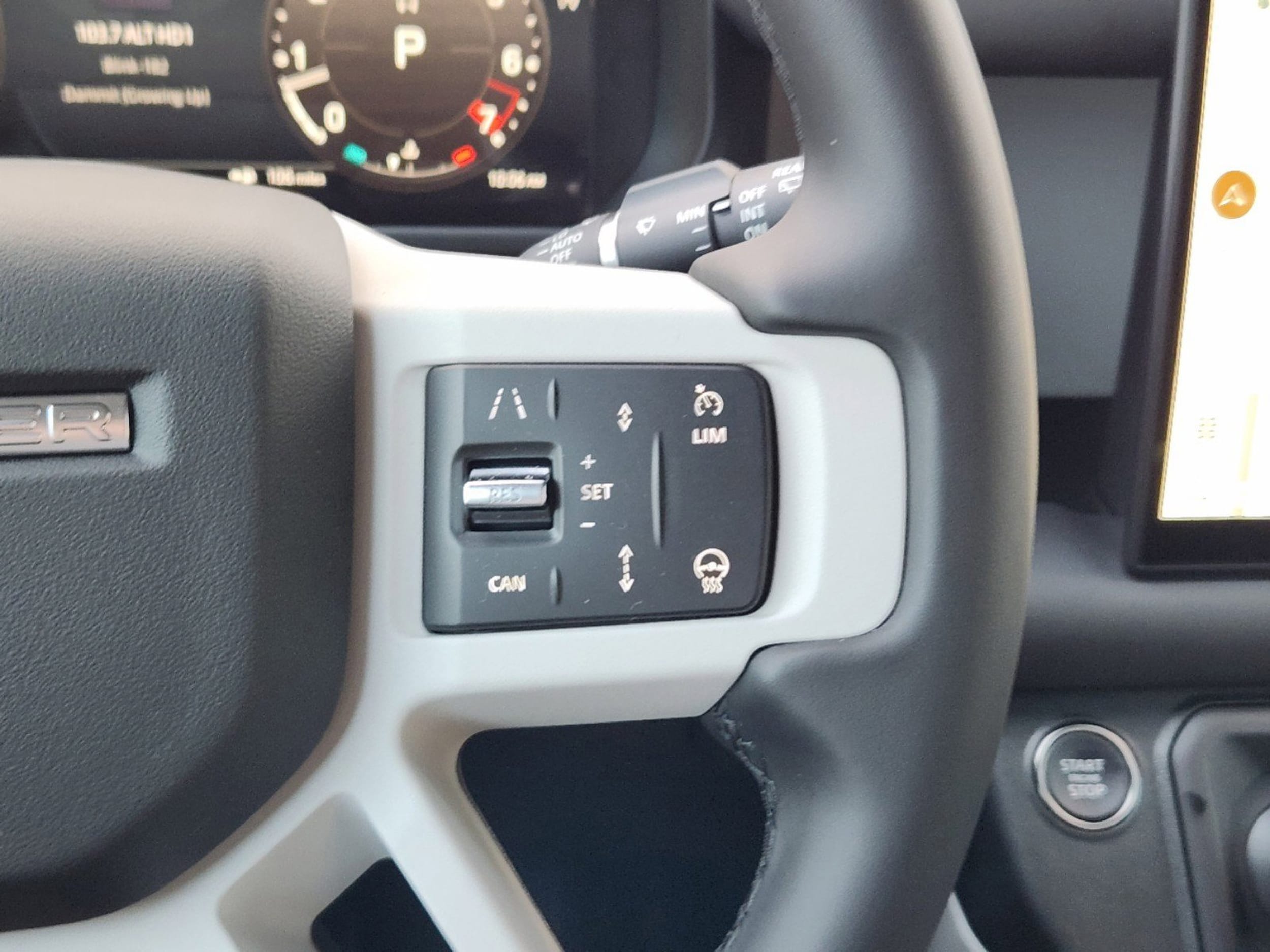 2025 Land Rover Defender X-Dynamic SE - Photo 23