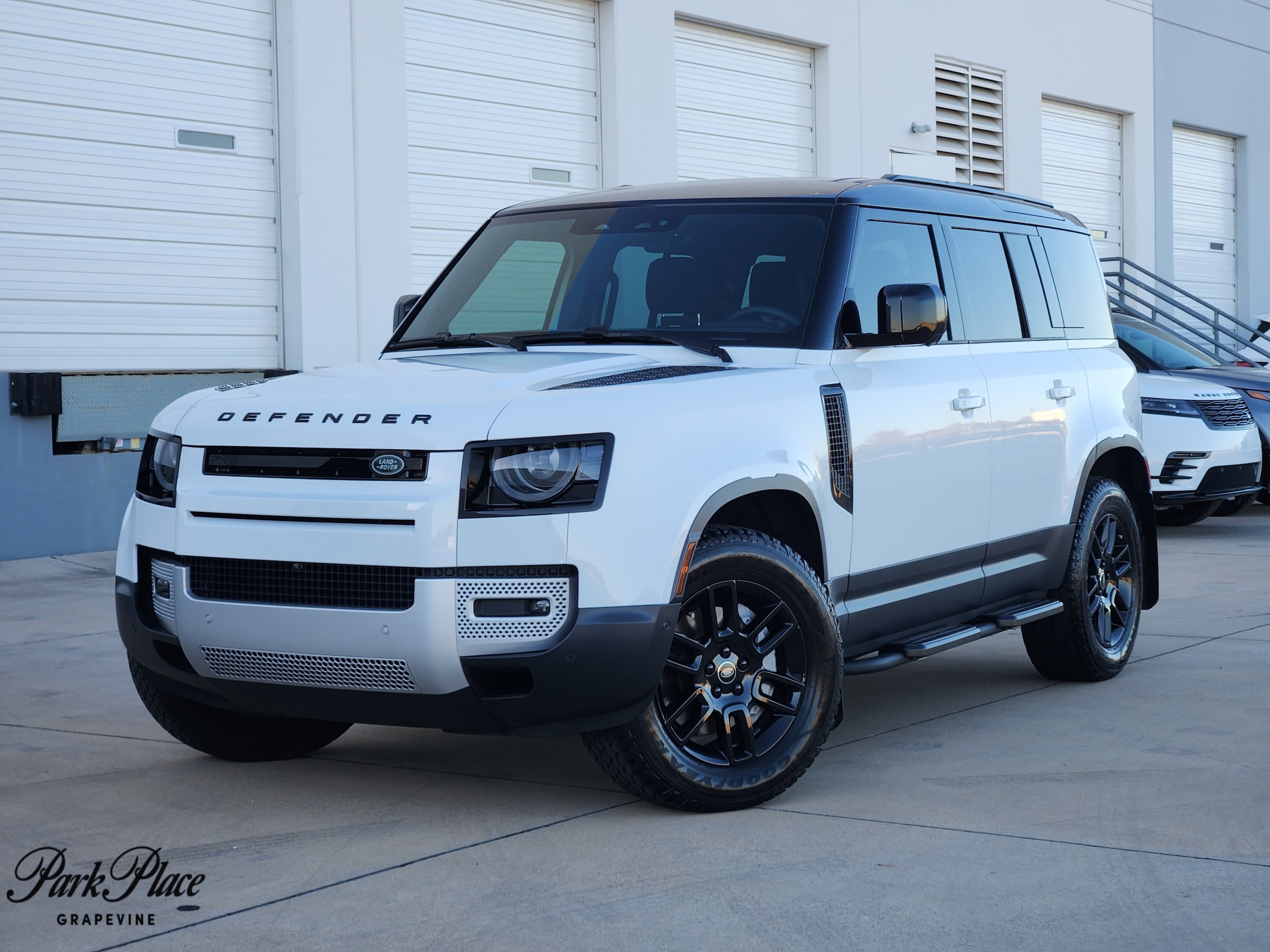 2025 Land Rover Defender S's photo