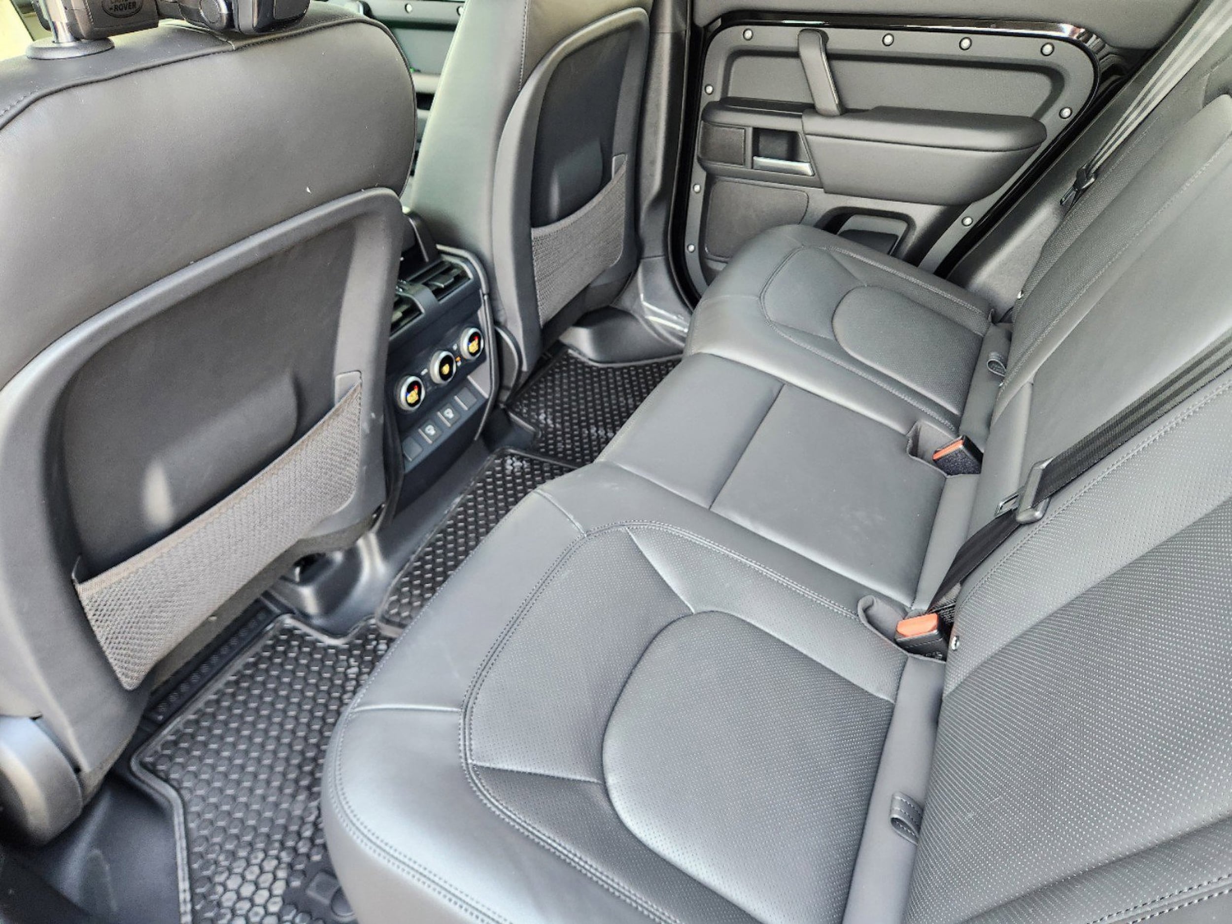 2025 Land Rover Defender X-Dynamic SE - Photo 24
