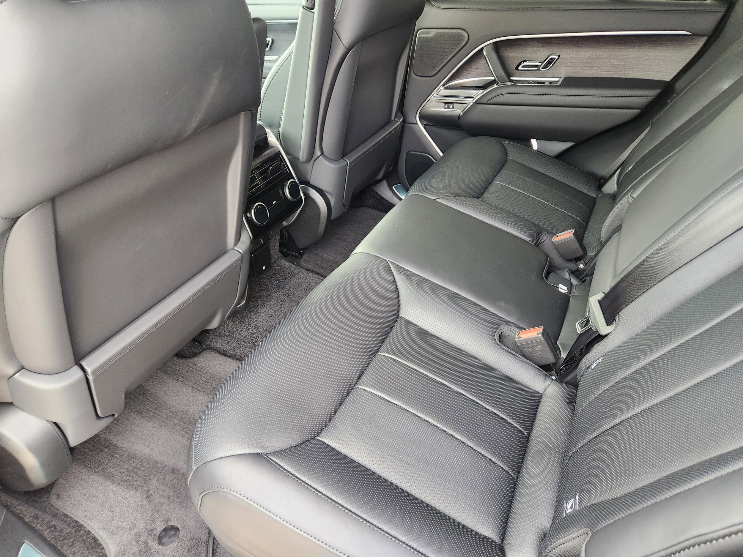 2025 Land Rover Range Rover SE - Photo 25
