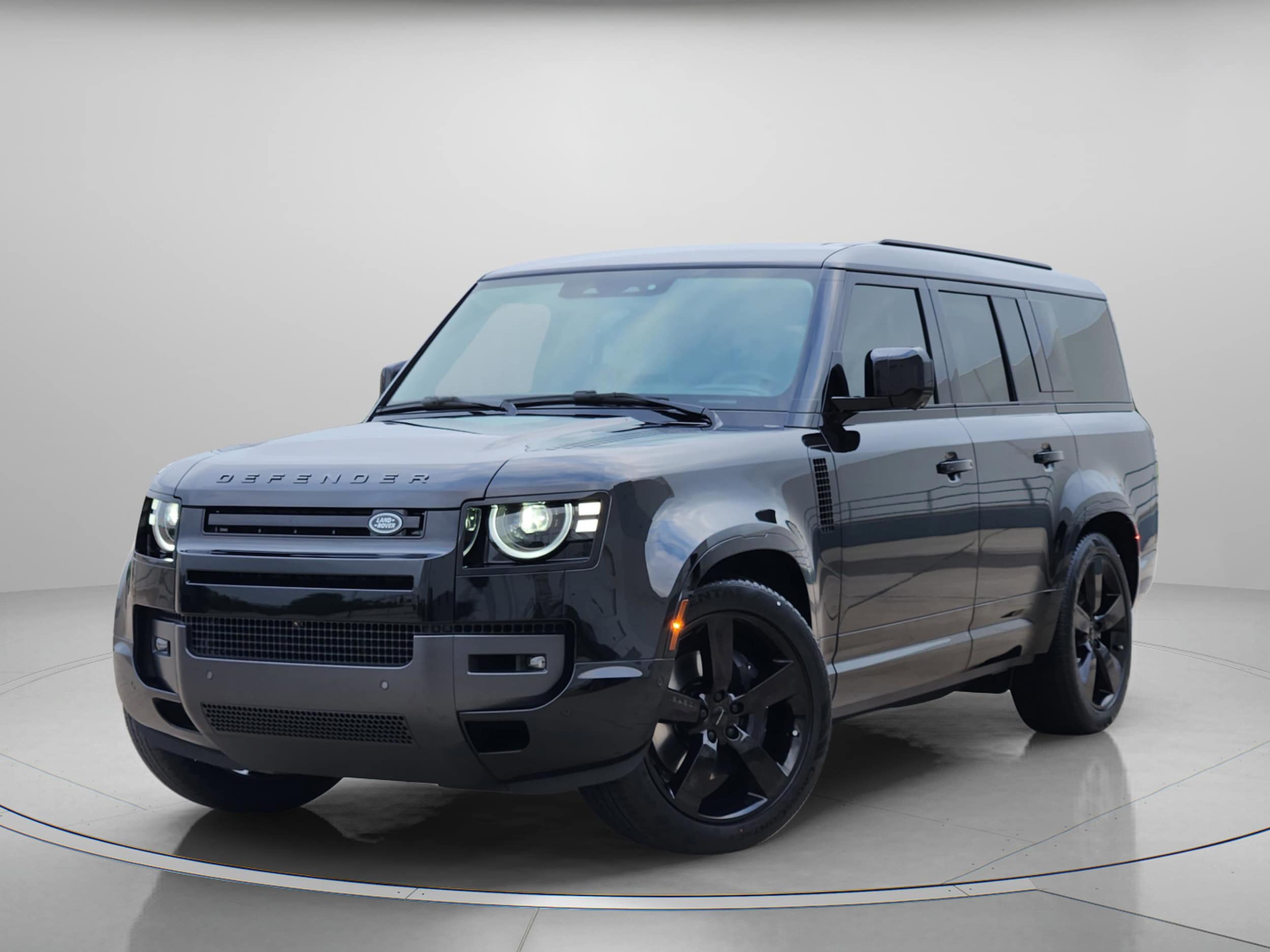 2026 Land Rover Defender 130 X-Dynamic SE P400's photo