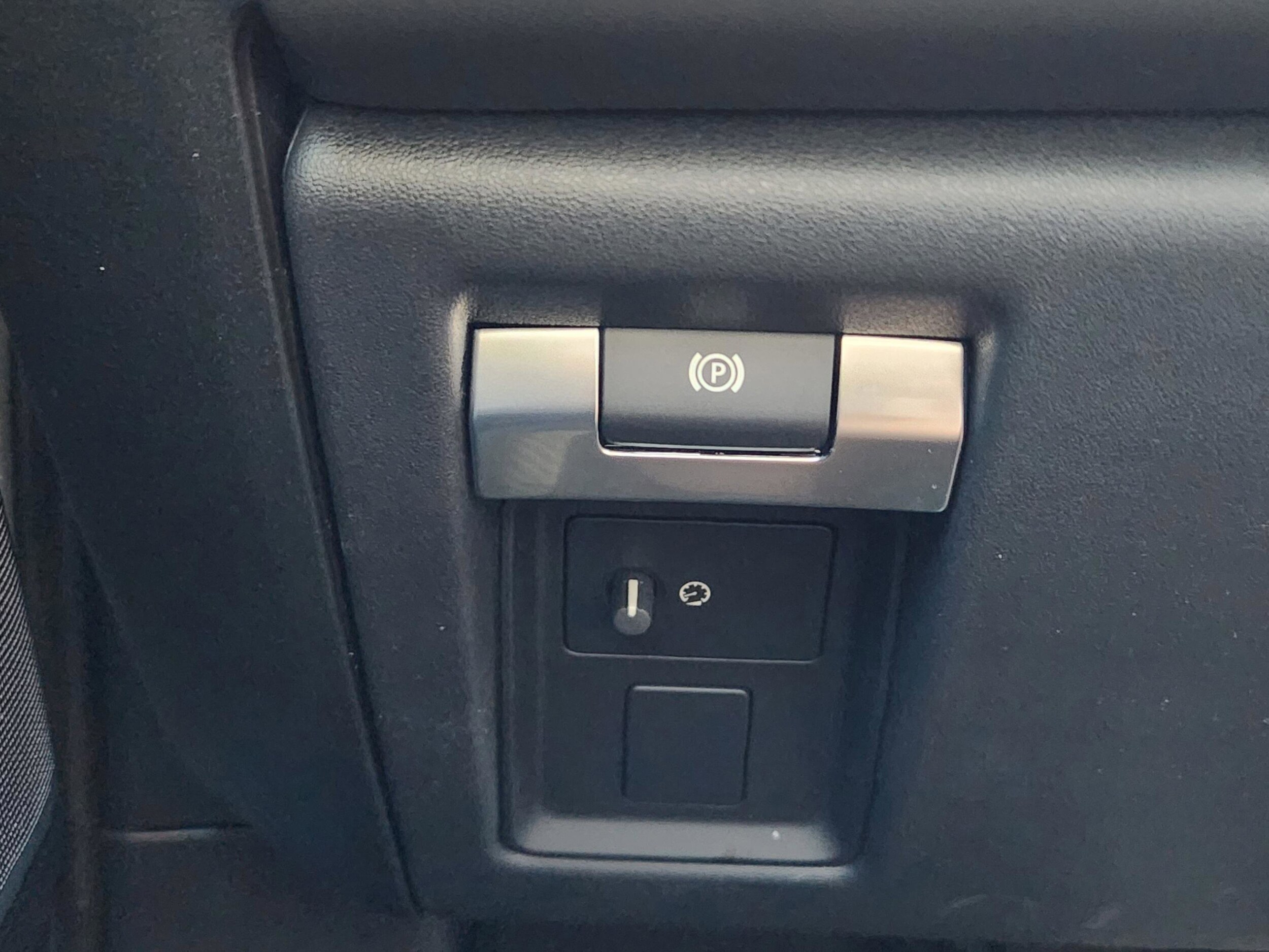 2025 Land Rover Defender V8 - Photo 16