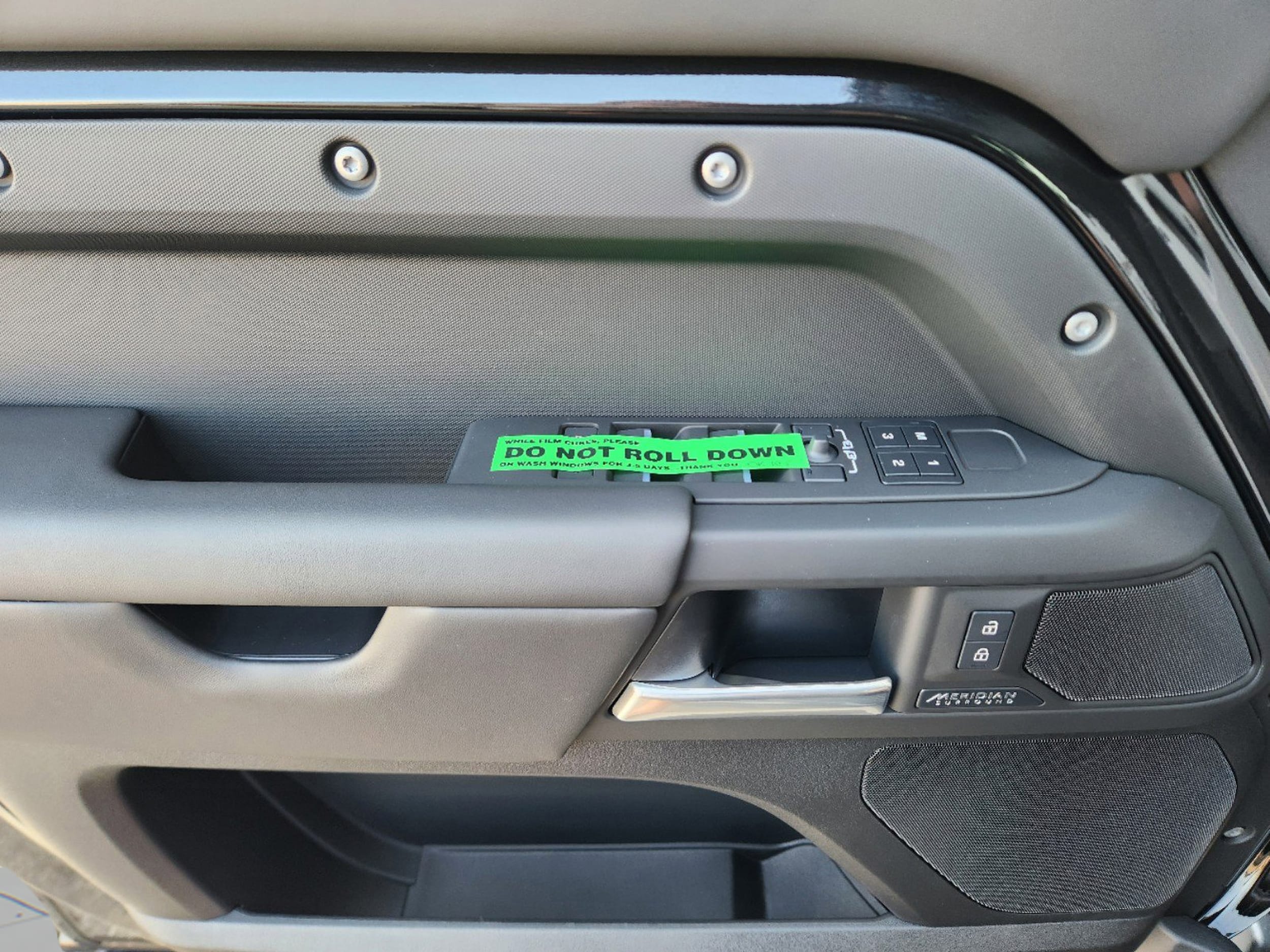 2025 Land Rover Defender X-Dynamic SE - Photo 28