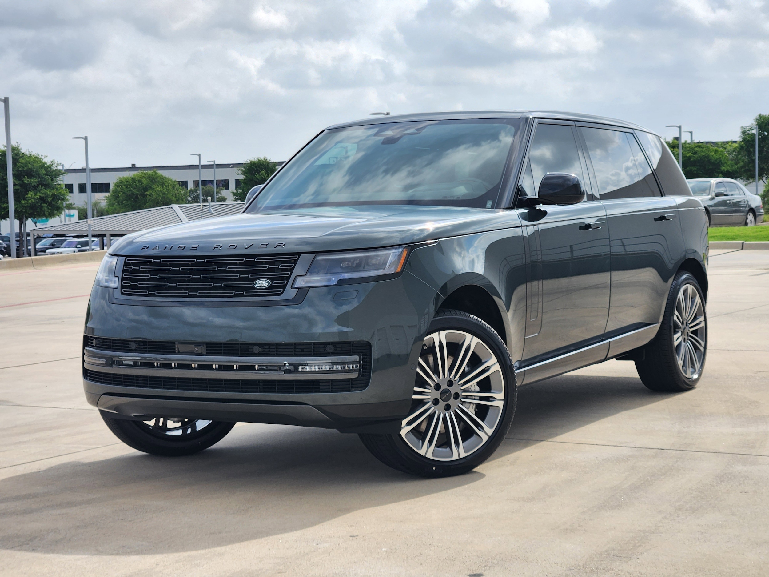 2026 Land Rover Range Rover 4.4 SE LWB 7's photo