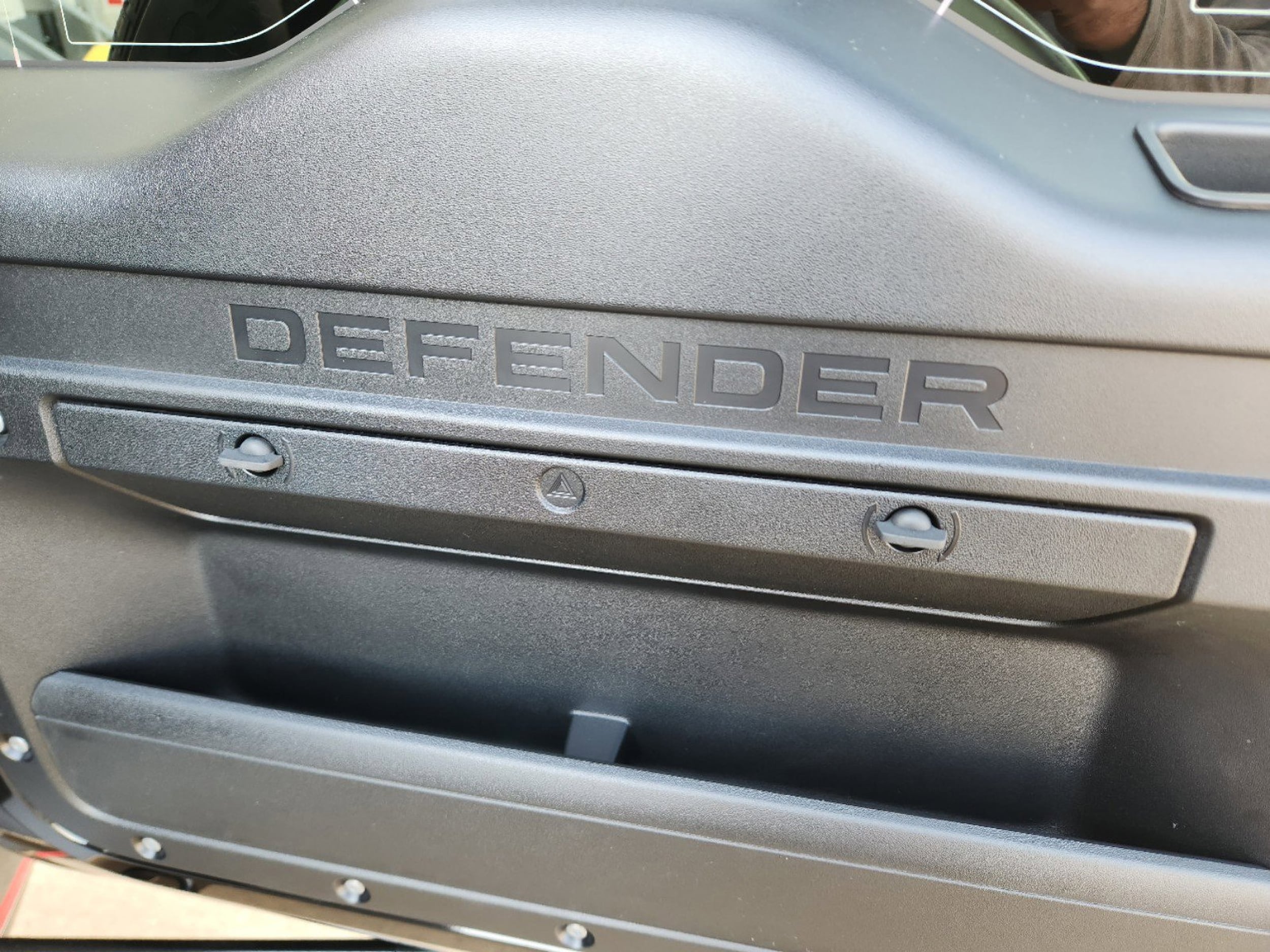 2025 Land Rover Defender X-Dynamic SE - Photo 26