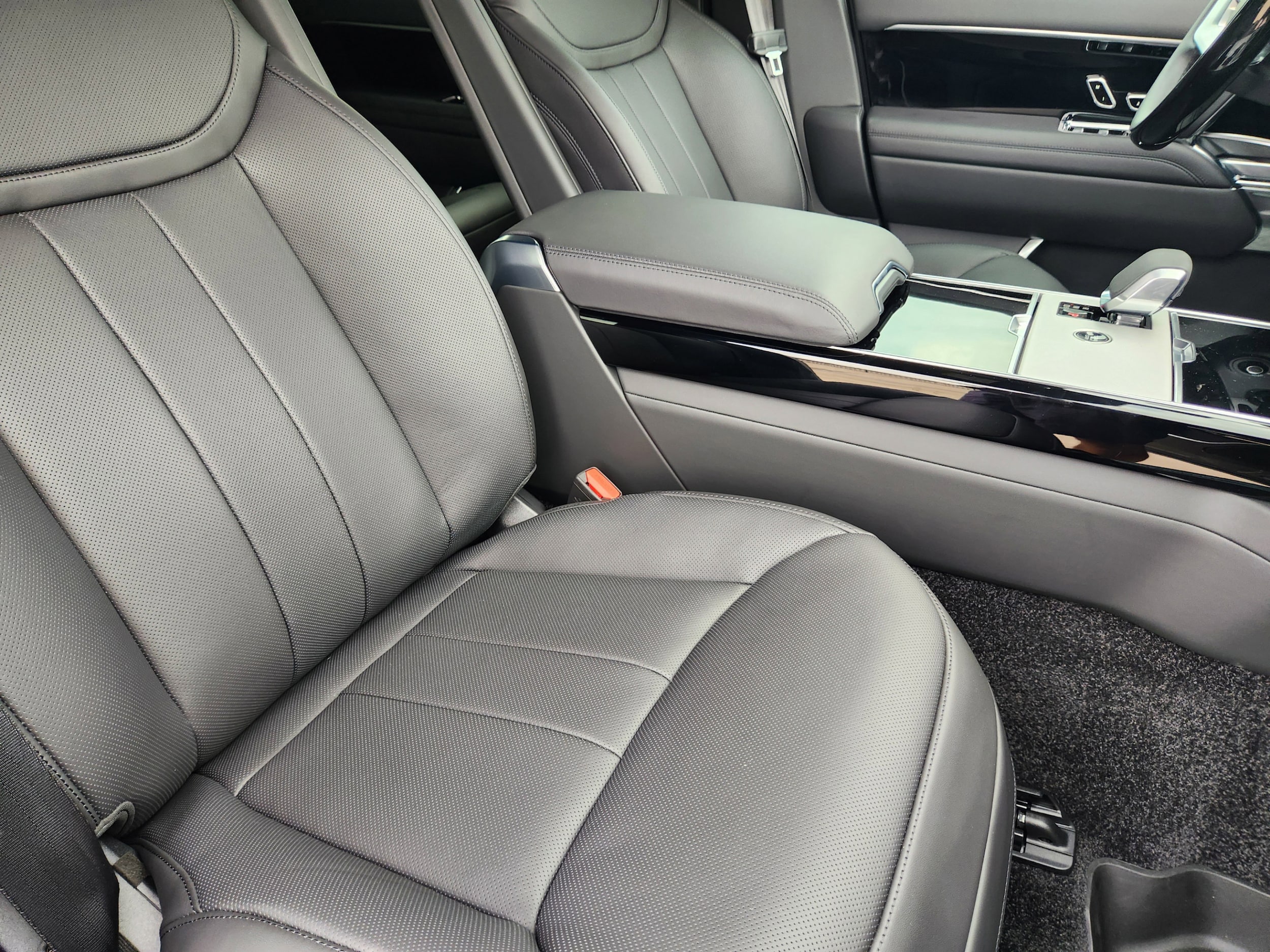 2026 Land Rover Range Rover SE - Photo 13