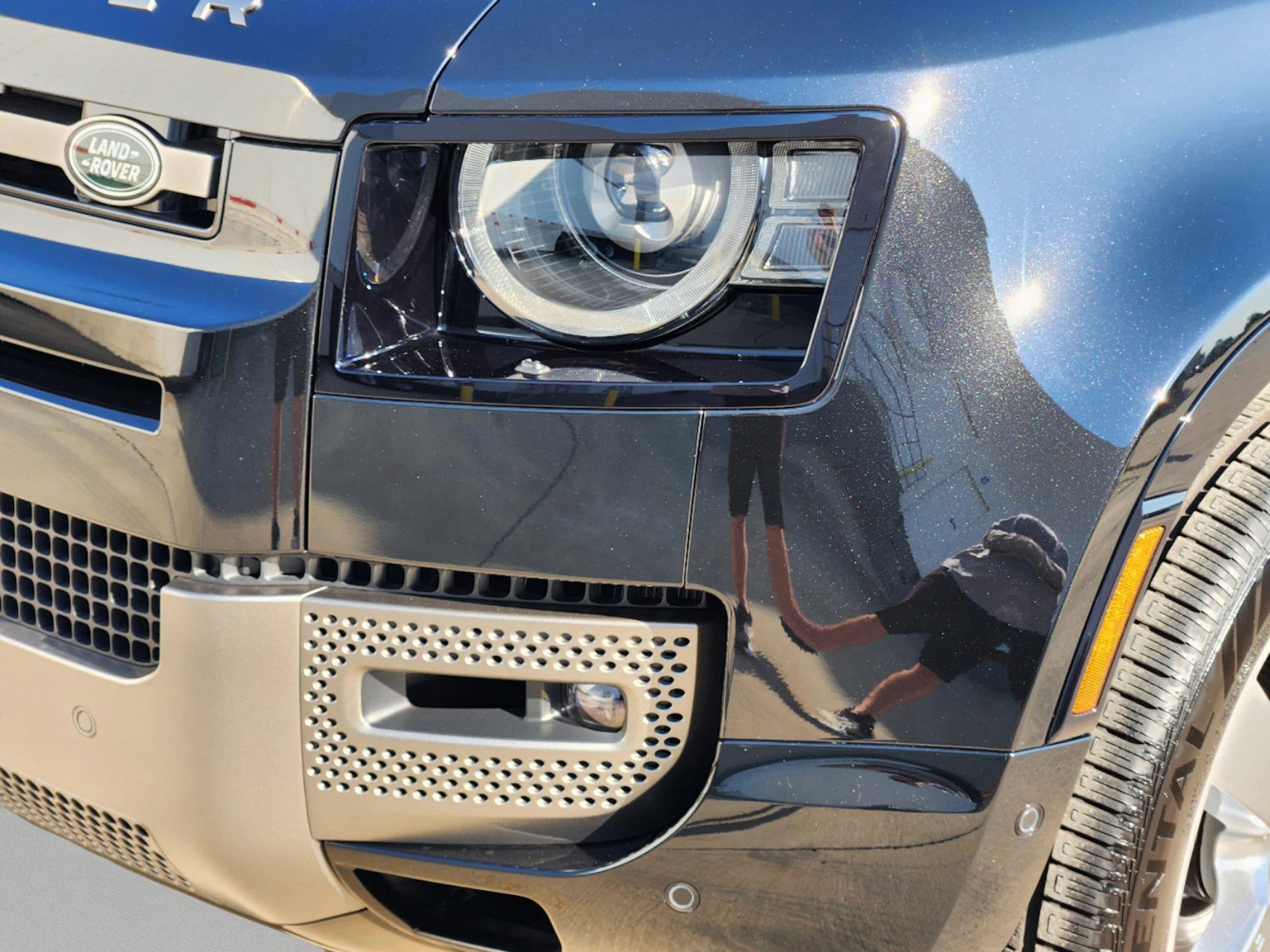 2025 Land Rover Defender X-Dynamic SE - Photo 8