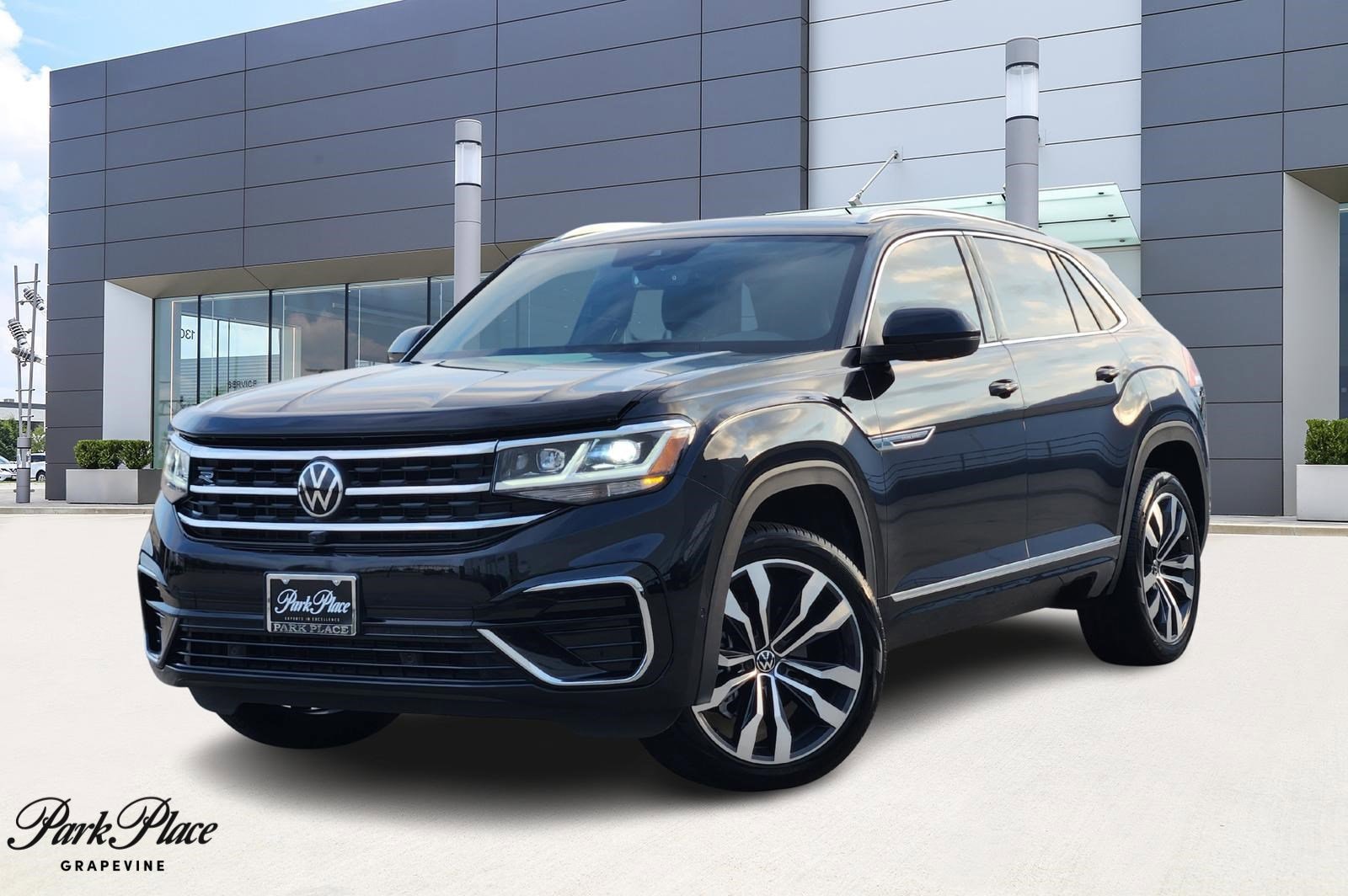 2023 Volkswagen Atlas Cross Sport SEL Premium R-Line's photo