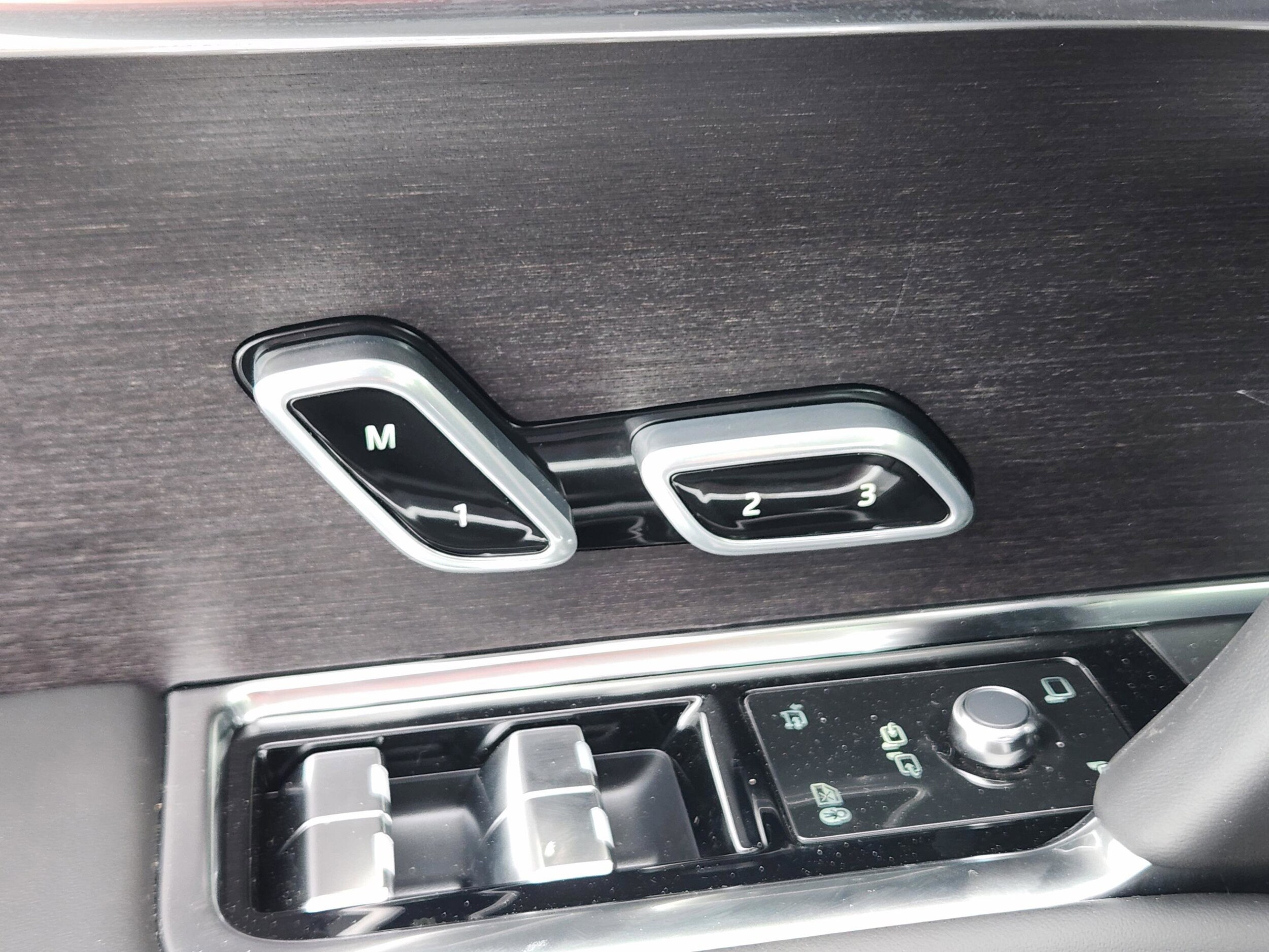 2025 Land Rover Range Rover SE - Photo 18