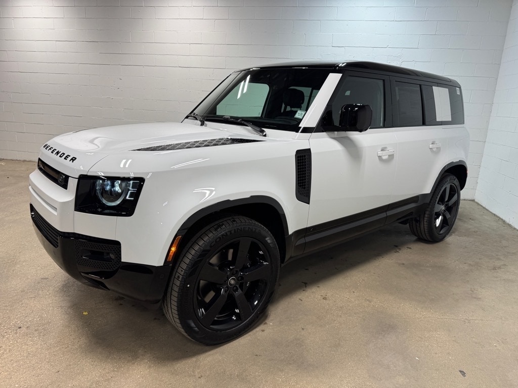 2025 Land Rover Defender V8's photo