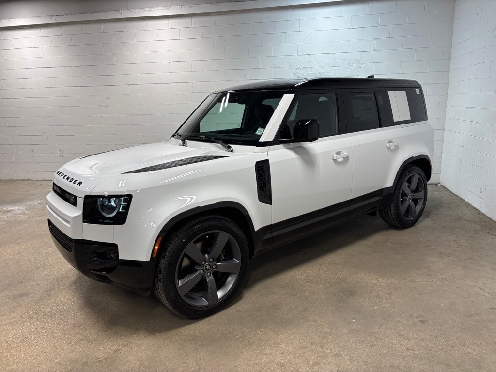 2025 Land Rover Defender V8's photo