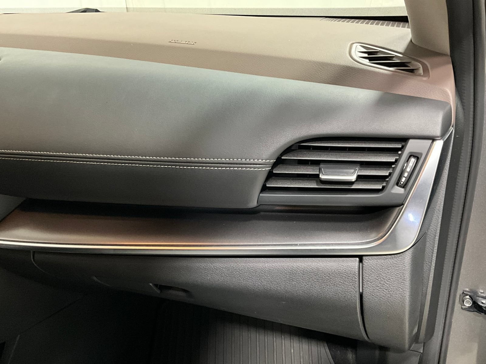 2023 Nissan Rogue SV - Photo 17