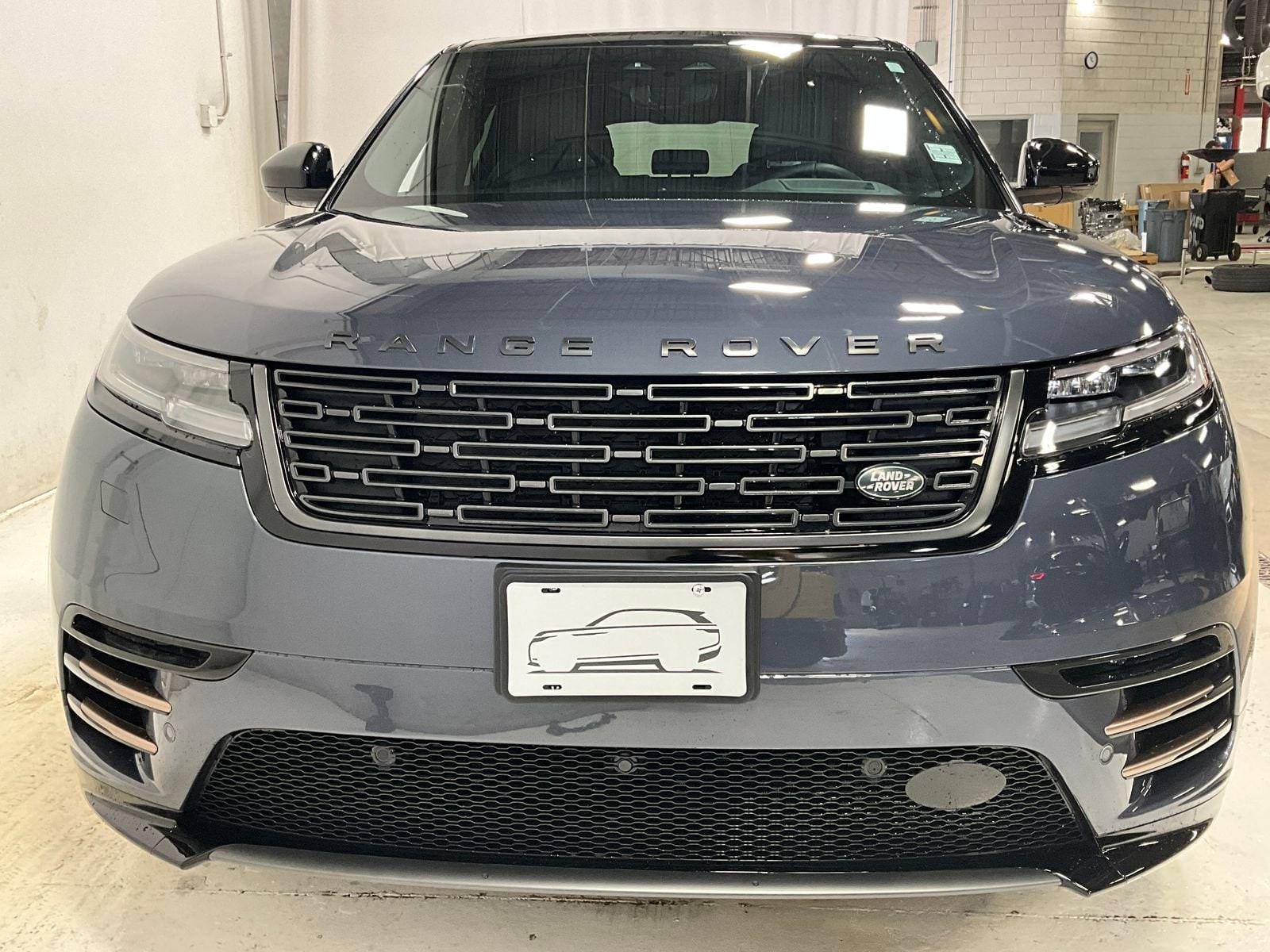 Used 2024 Land Rover Range Rover Velar Dynamic HSE with VIN SALYM2FU8RA371145 for sale in Des Moines, IA