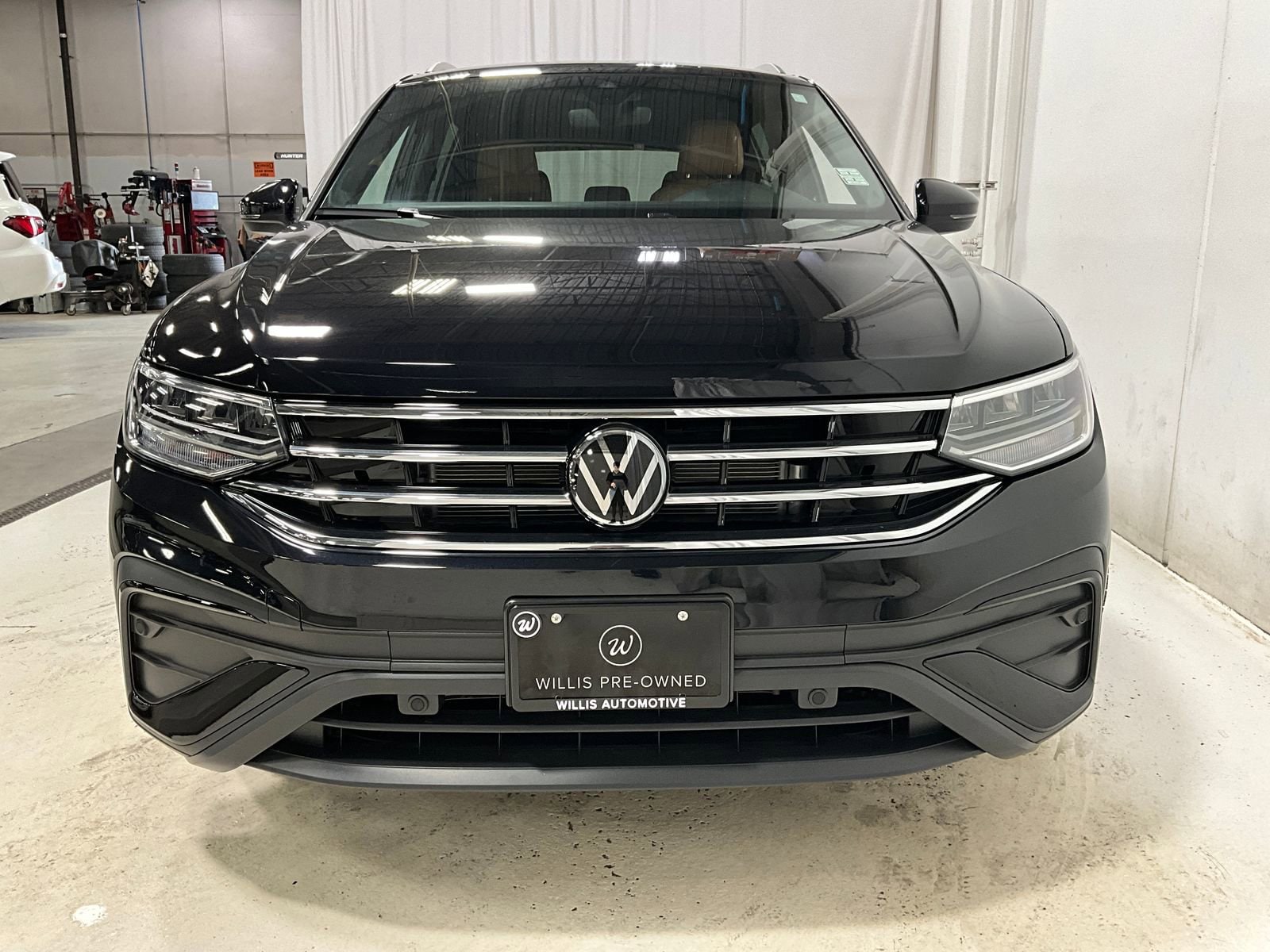 Used 2024 Volkswagen Tiguan SE with VIN 3VV2B7AX6RM132389 for sale in Des Moines, IA