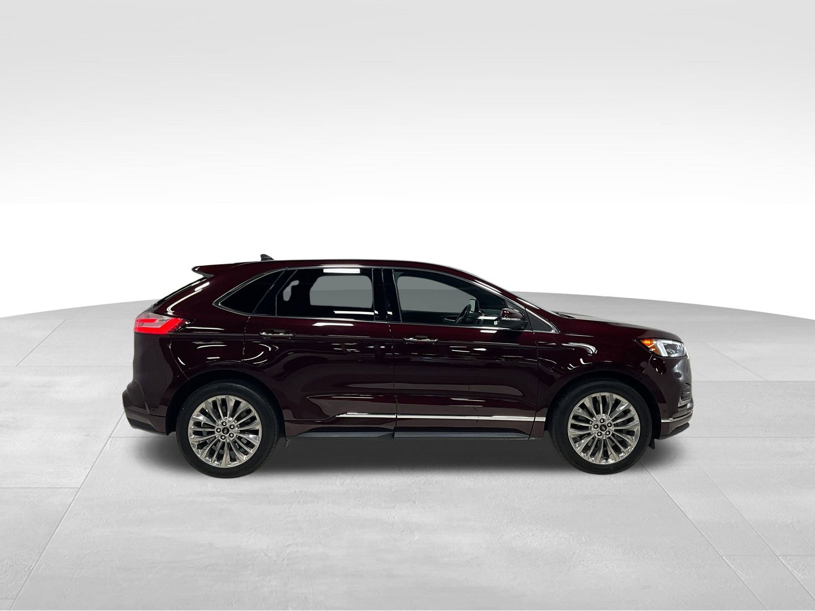 2021 Ford Edge Titanium photo 3