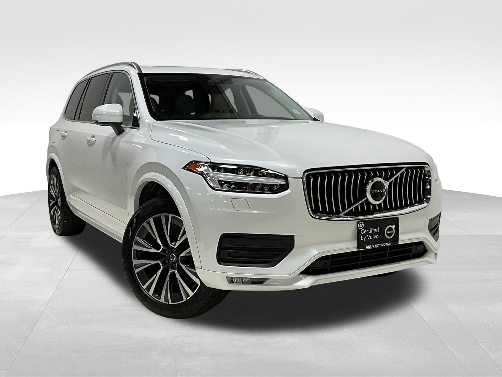 2020 Volvo XC90 Momentum's photo
