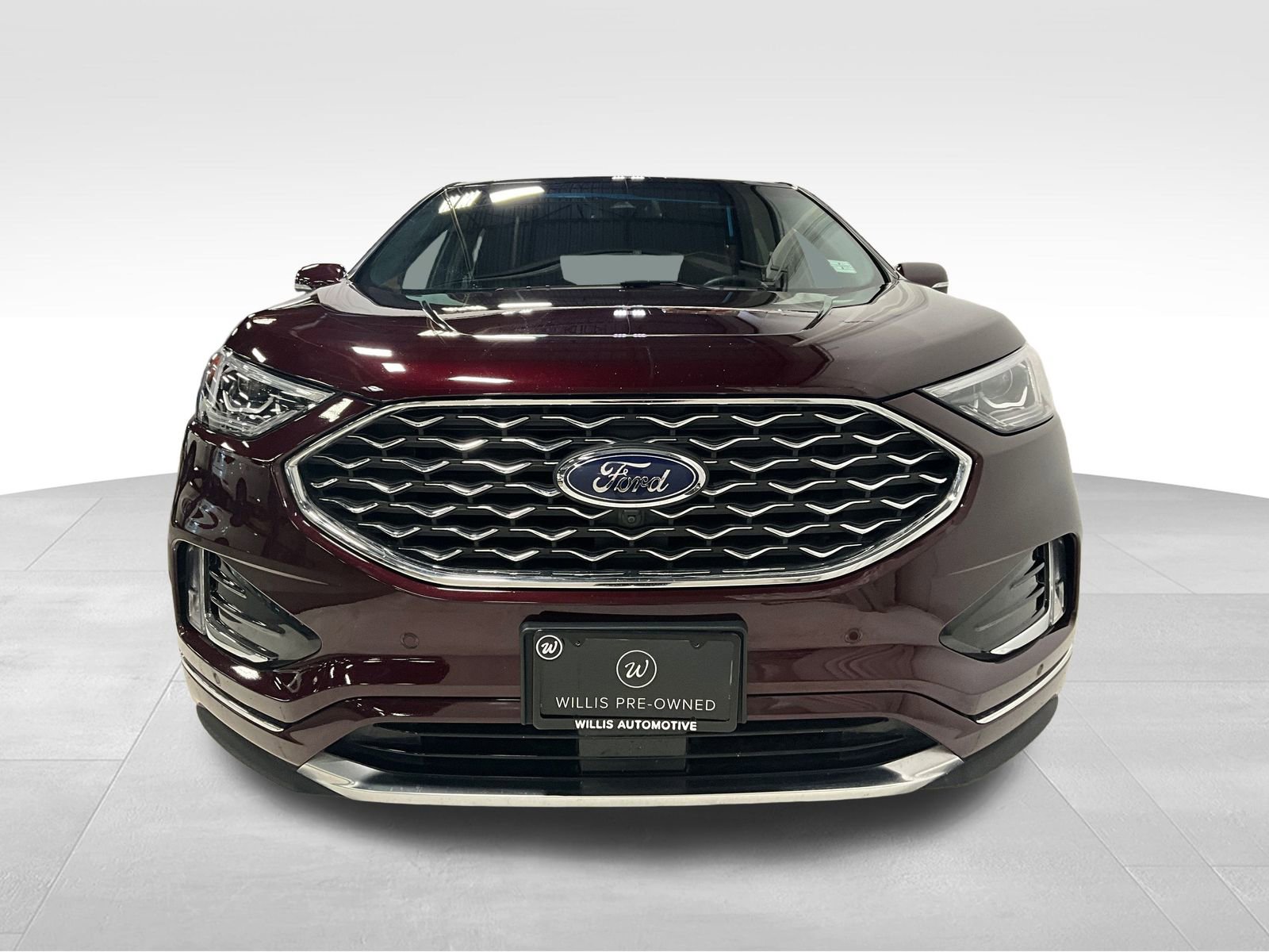 2021 Ford Edge Titanium photo 2