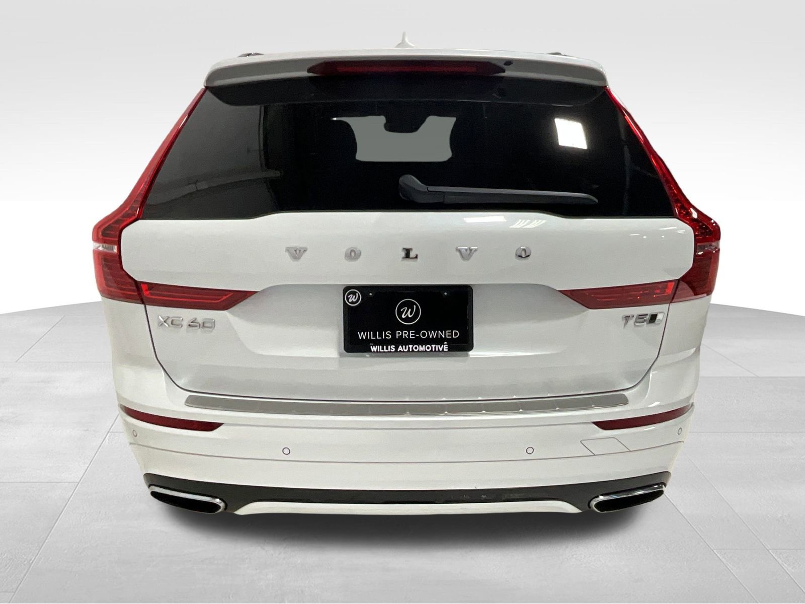 2021 Volvo XC60 T5 R-Design photo 3