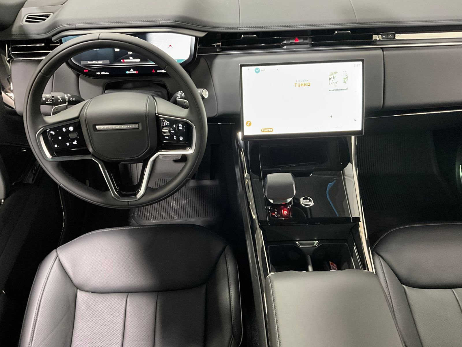 2025 Land Rover Range Rover Sport P360 SE photo 4