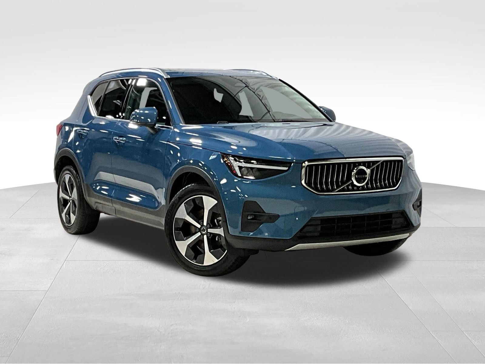 2025 Volvo XC40 B5 Plus Bright AWD's photo