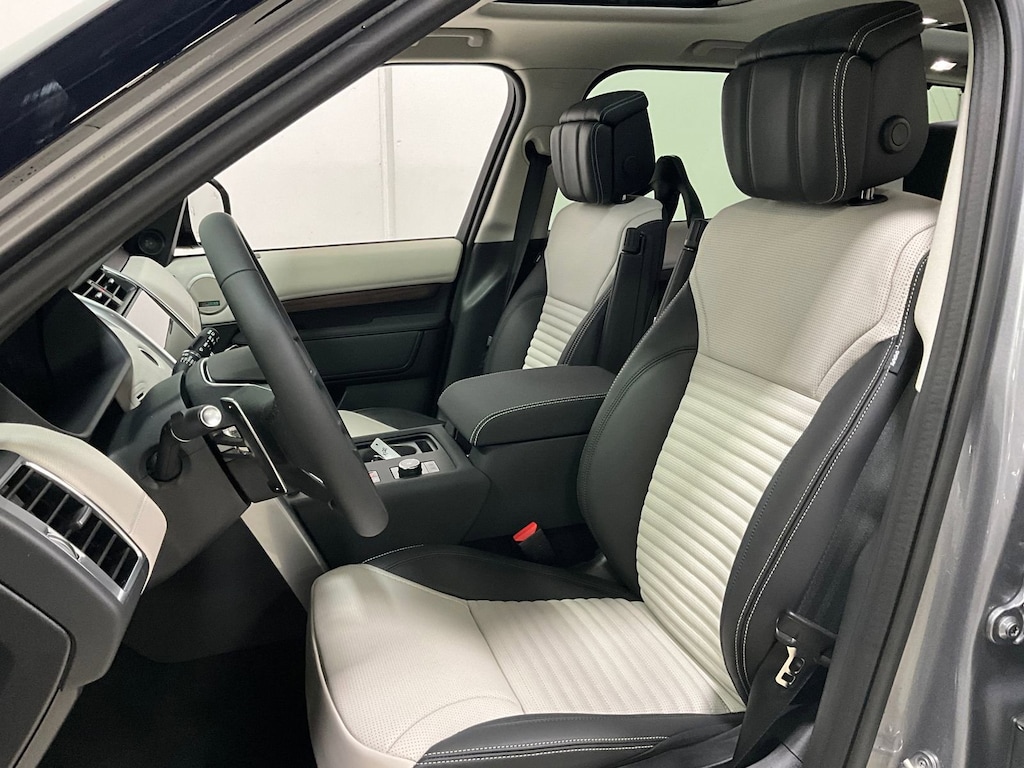 New 2026 Land Rover Discovery Dynamic SE SUV