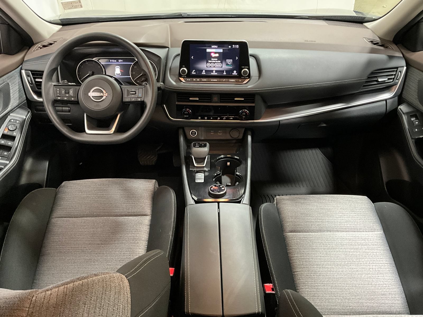 2023 Nissan Rogue SV - Photo 16