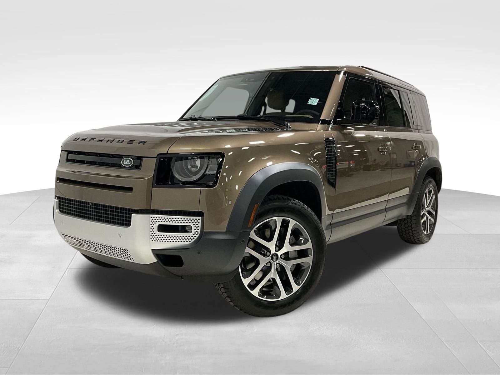 2025 Land Rover Defender S's photo