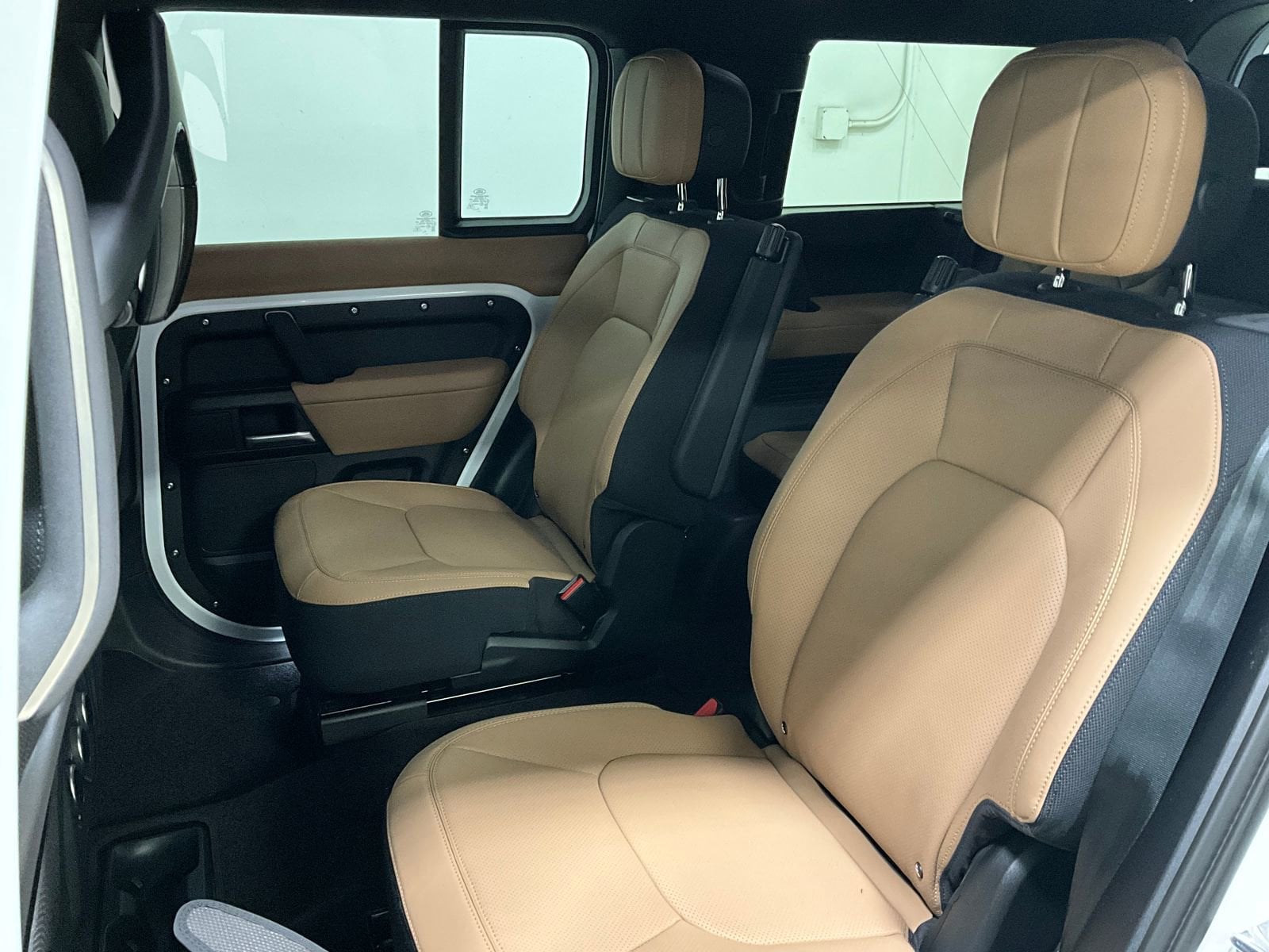 2026 Land Rover Defender V8 - Photo 6