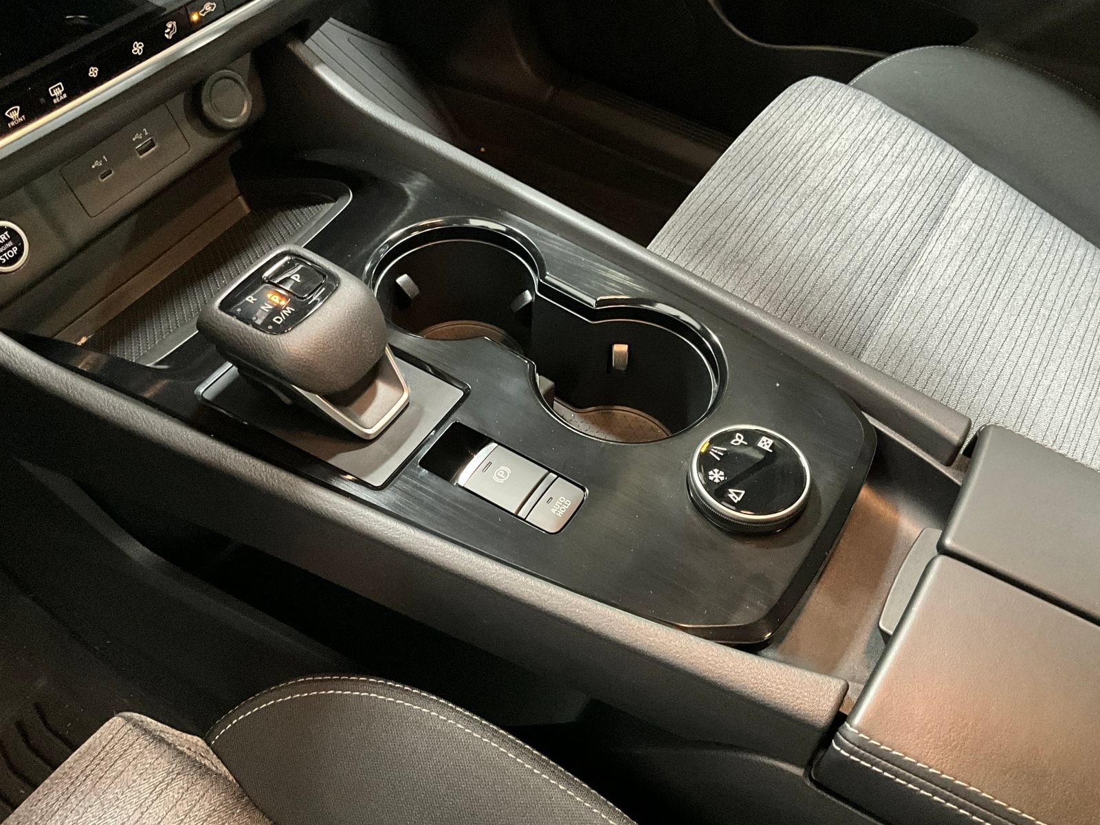2023 Nissan Rogue SV - Photo 18