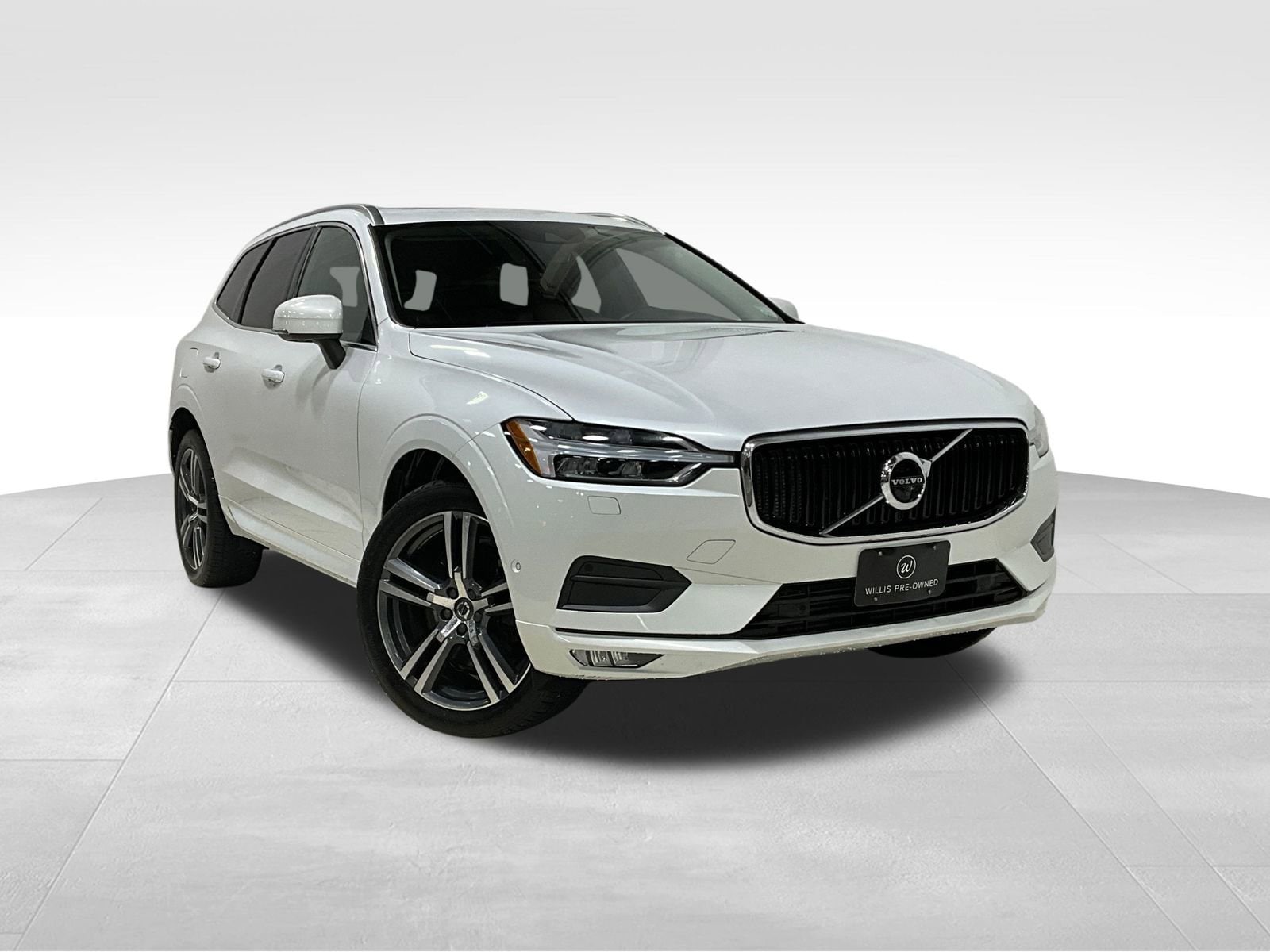 2018 Volvo XC60 Momentum's photo