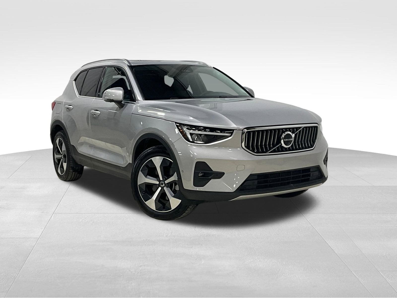 2025 Volvo XC40 B5 Plus Bright AWD's photo