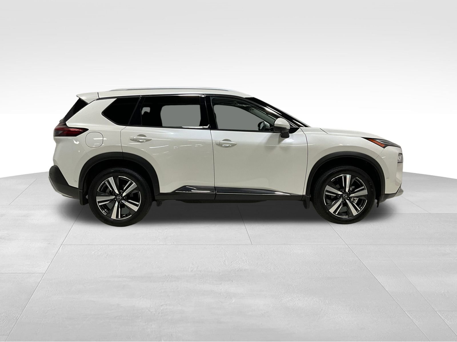 2023 Nissan Rogue Platinum photo 2