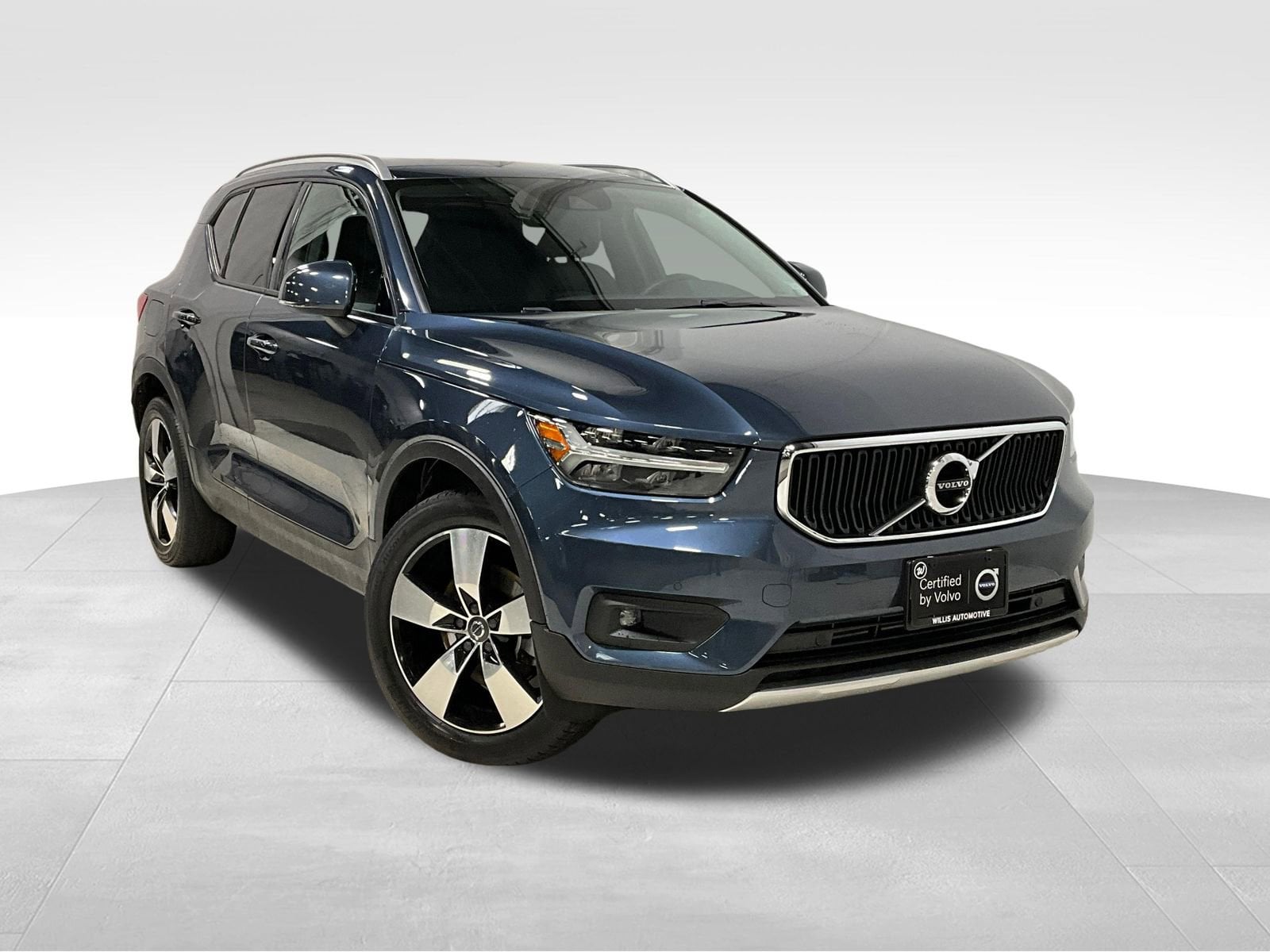 2021 Volvo XC40 T5 Momentum AWD's photo
